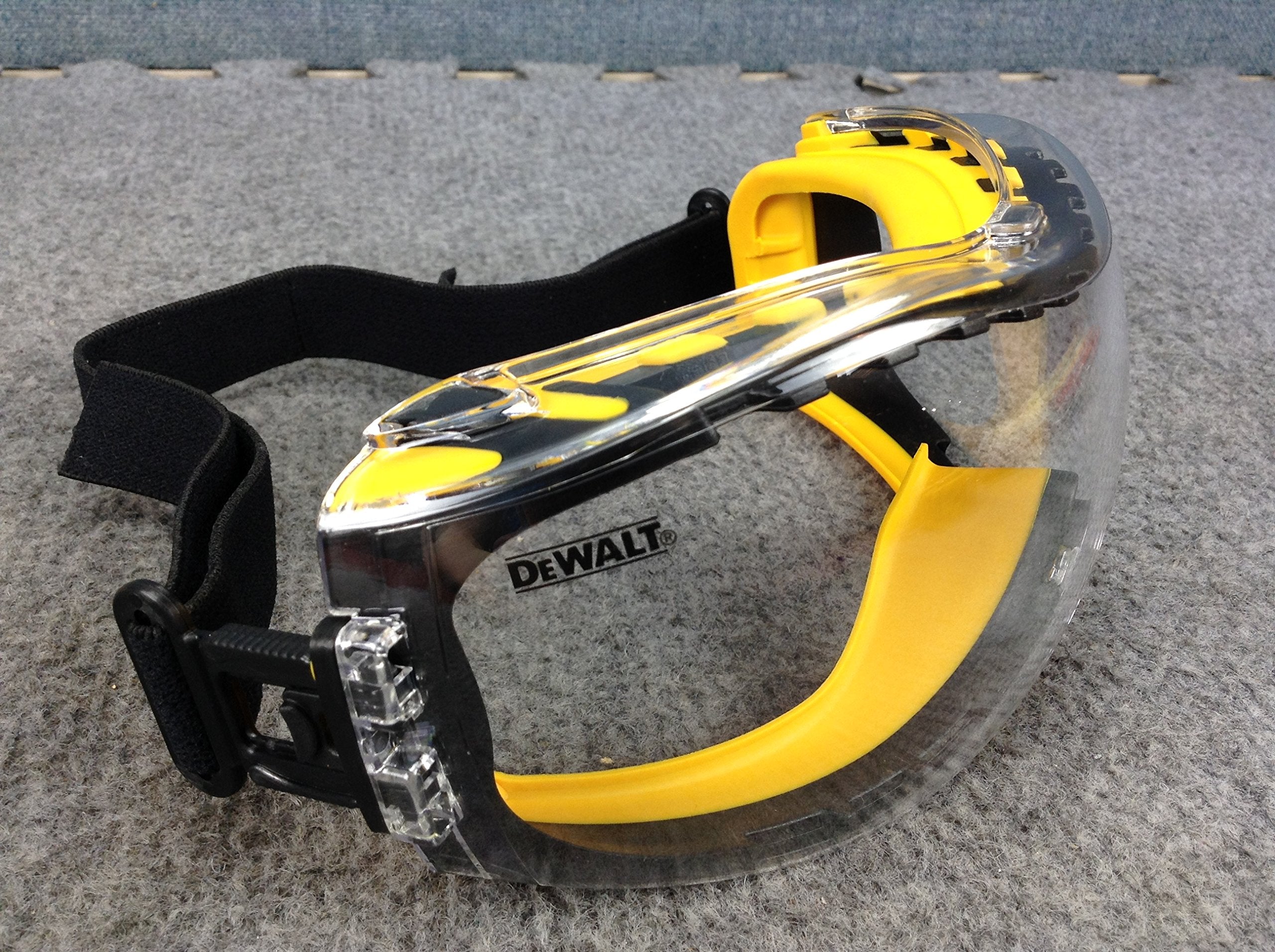 Concealer™ DEWALT DPG82 Hardware Safety Goggle