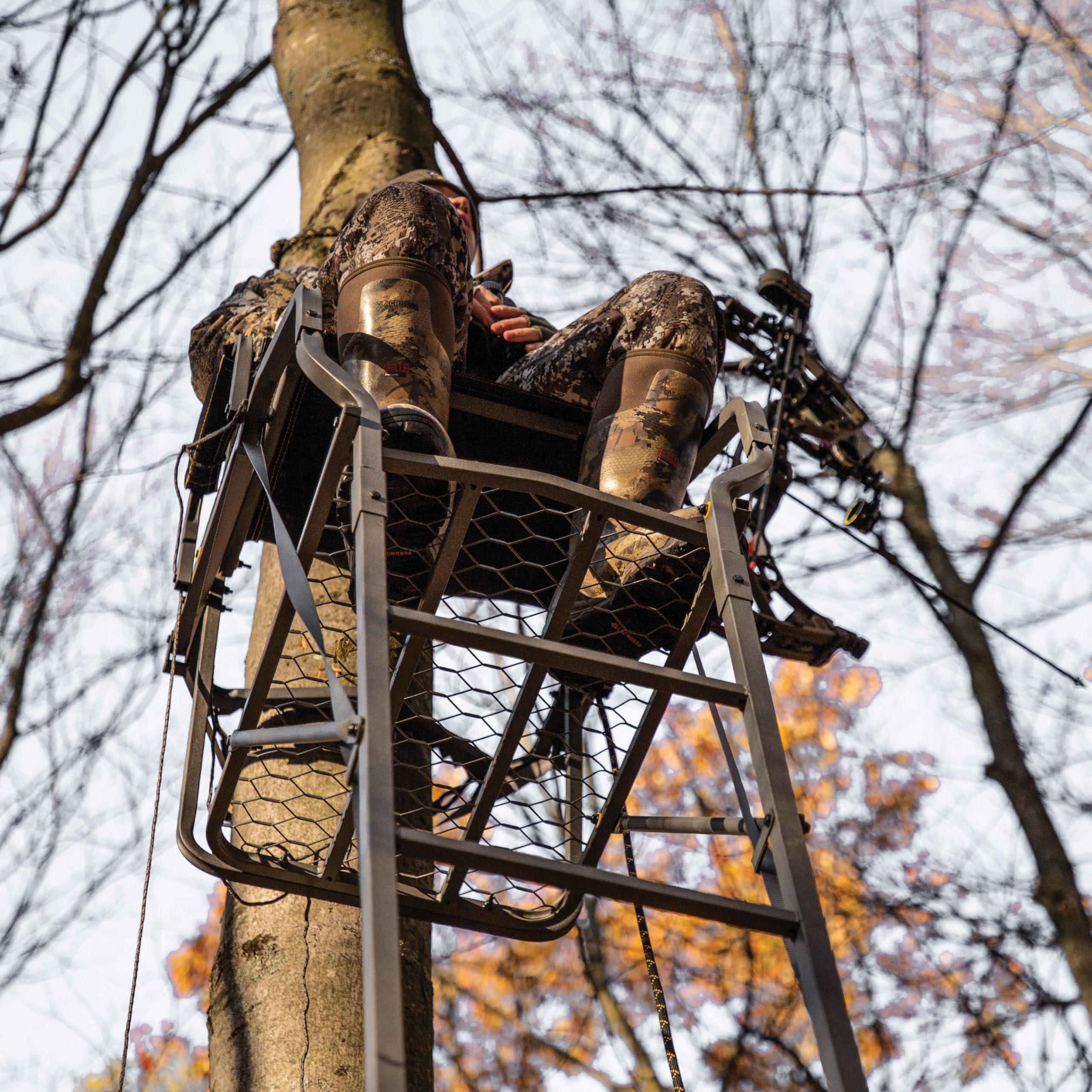 Bowman™ LS 1-Man Ladder Stand, Rivers Edge® 19’5” Height, Lockdown™ Strapping System, Designed for Archers, Flip-Up TearTuff™ Mesh Seat, 27” Deep Platform, RE675