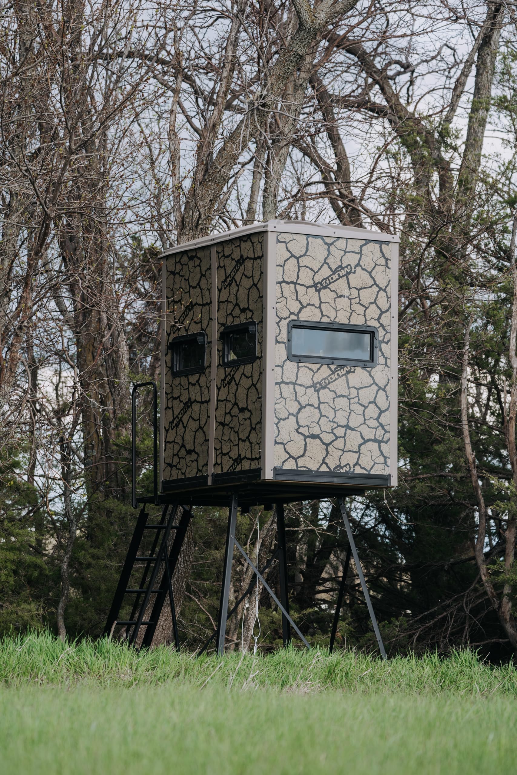 Box Blind Striker W/Elite 5' Tower/Steel Wall CONSTUCTION/Cracked MUD CAMO