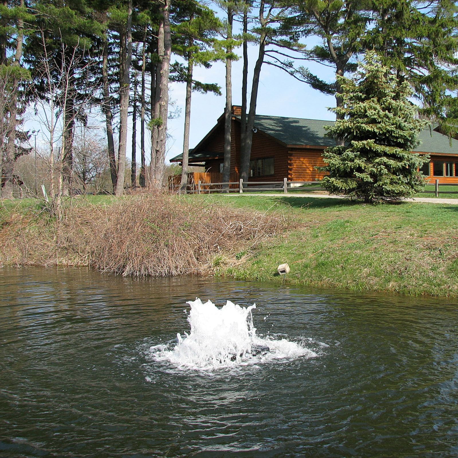 Boilermaker Scott Aerator Pond Aerator - 3/4 HP 230V Surface Aerator with 70ft Electric Cord - Low Profile High Volume Pond Aerator for Small & Large Ponds - Efficient Pond Aeration System