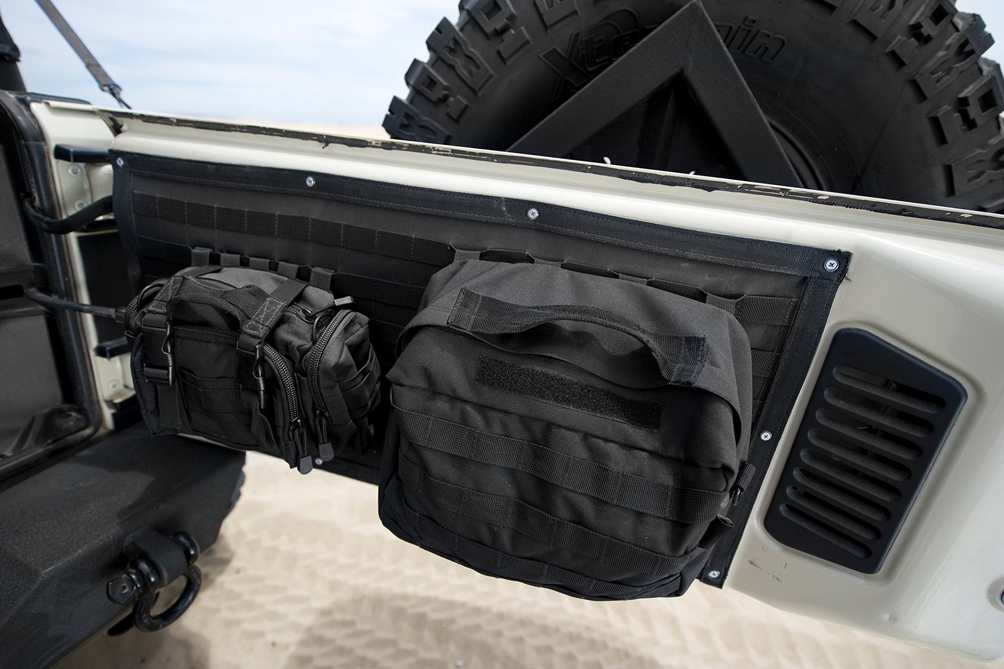 SmittyBilt TAIL GATE GEAR CVR BLK - SB5662301