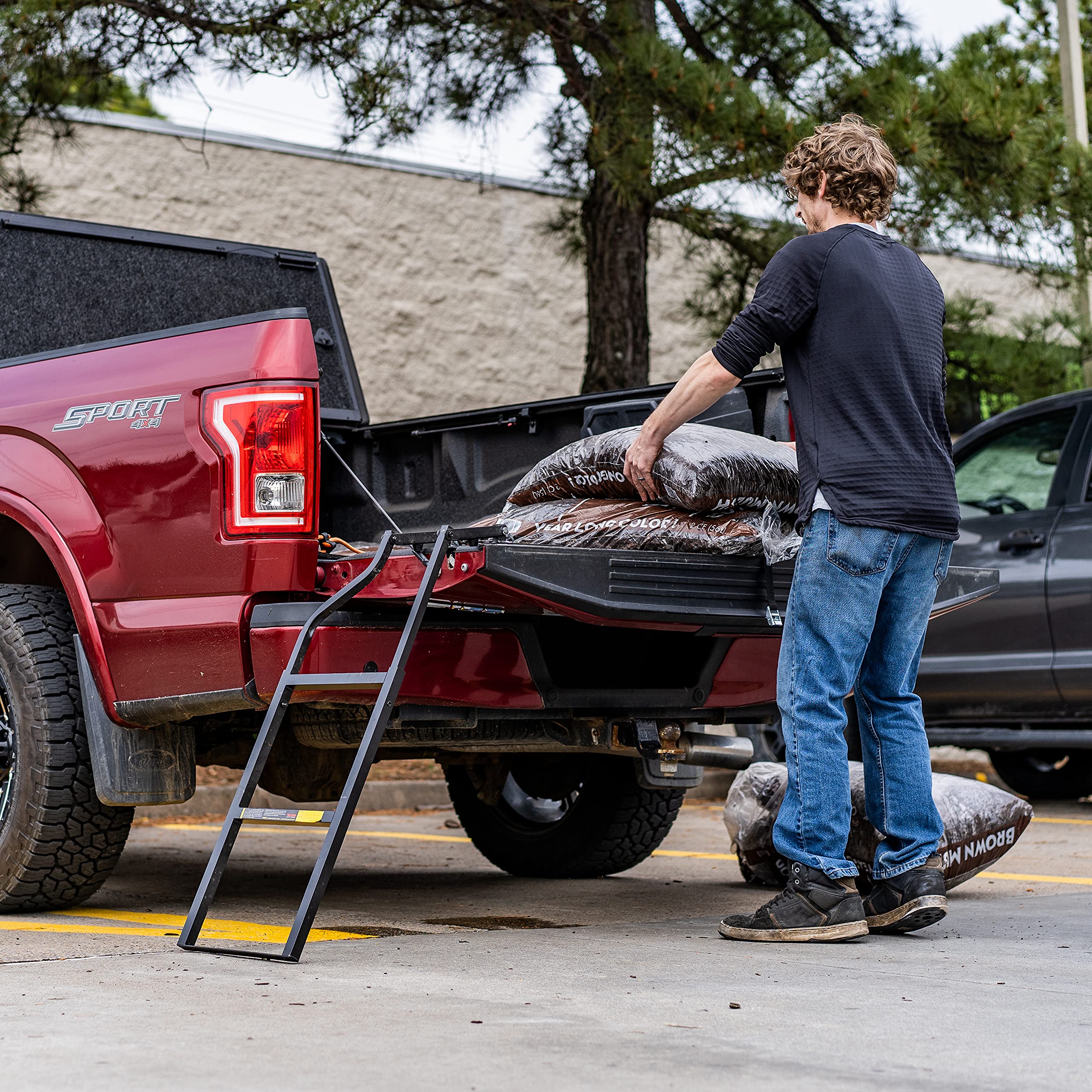 Black Traxion 5-100 Tailgate Ladder