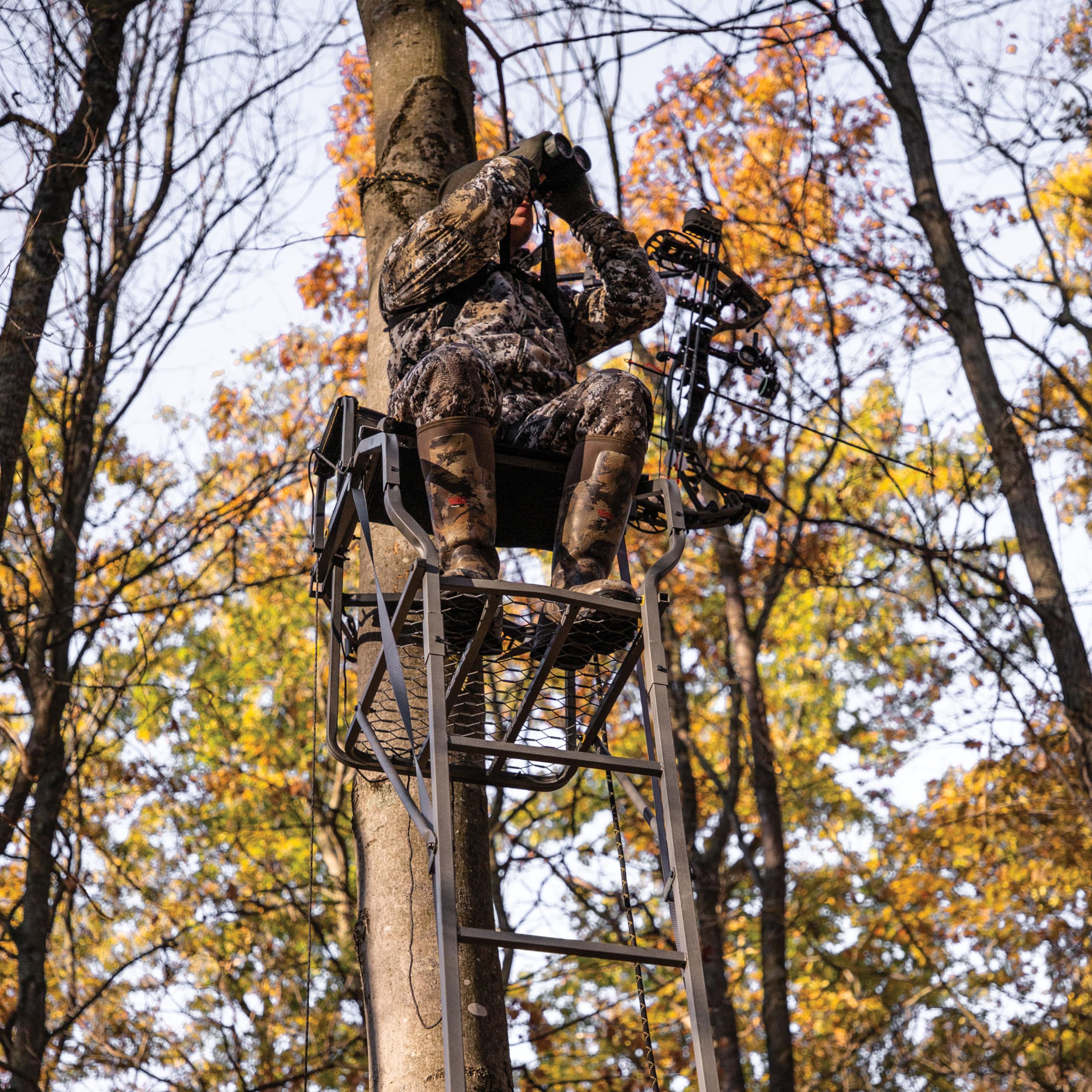 Bowman™ LS 1-Man Ladder Stand, Rivers Edge® 19’5” Height, Lockdown™ Strapping System, Designed for Archers, Flip-Up TearTuff™ Mesh Seat, 27” Deep Platform, RE675
