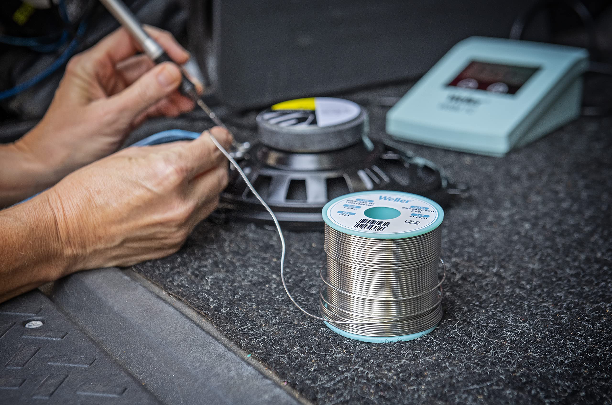 Weller Lead Free Solder Wire WSW SC L0 (T0051387899), Dia: 1.0 mm / 0.039 in, Wt: 500 g / 17.637 oz, Alloy Sn99.3Cu0.7, Flux content 3.5%
