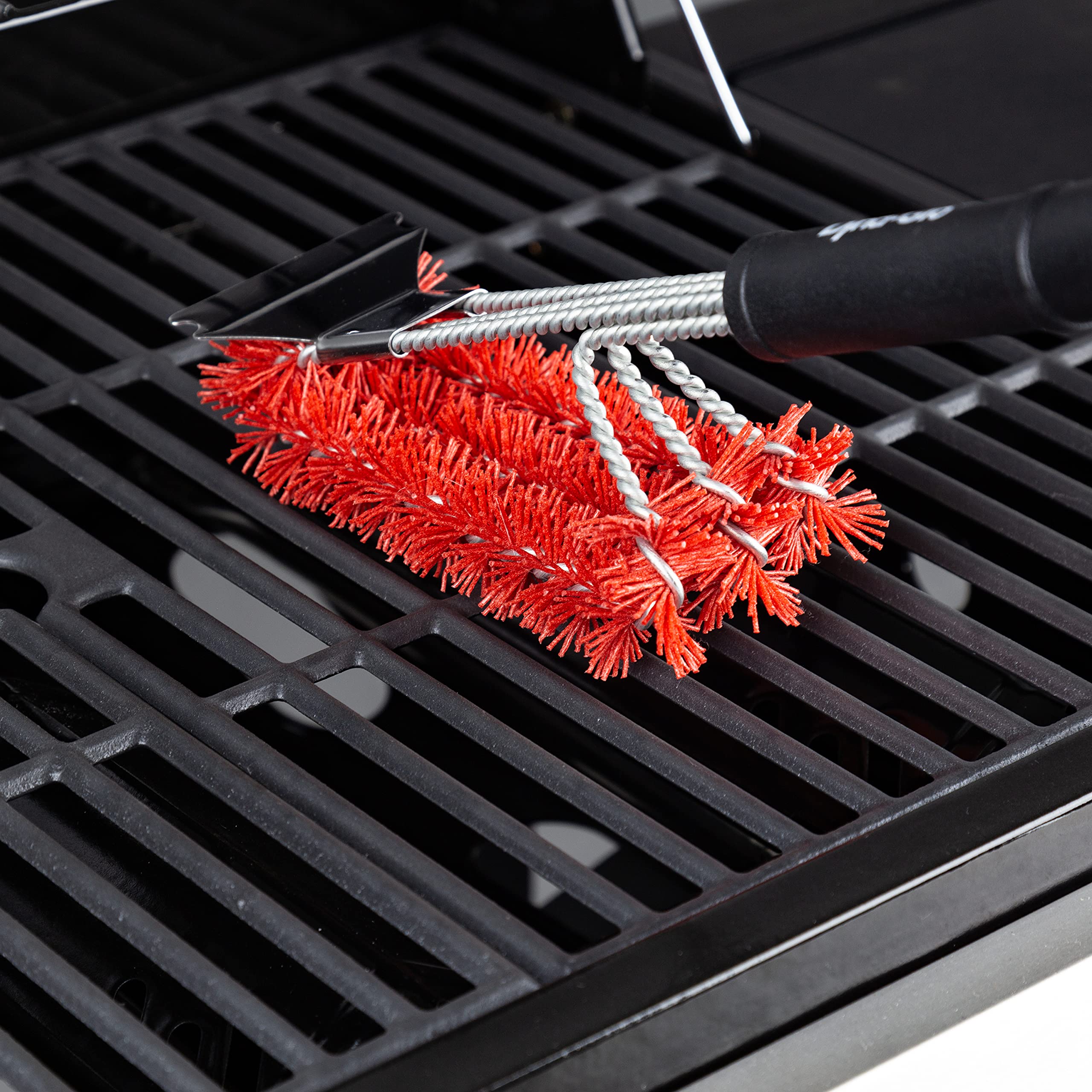 18" Dyna Glo Grill Brush w. Nylon Bristles and Stainless Steel Scraper