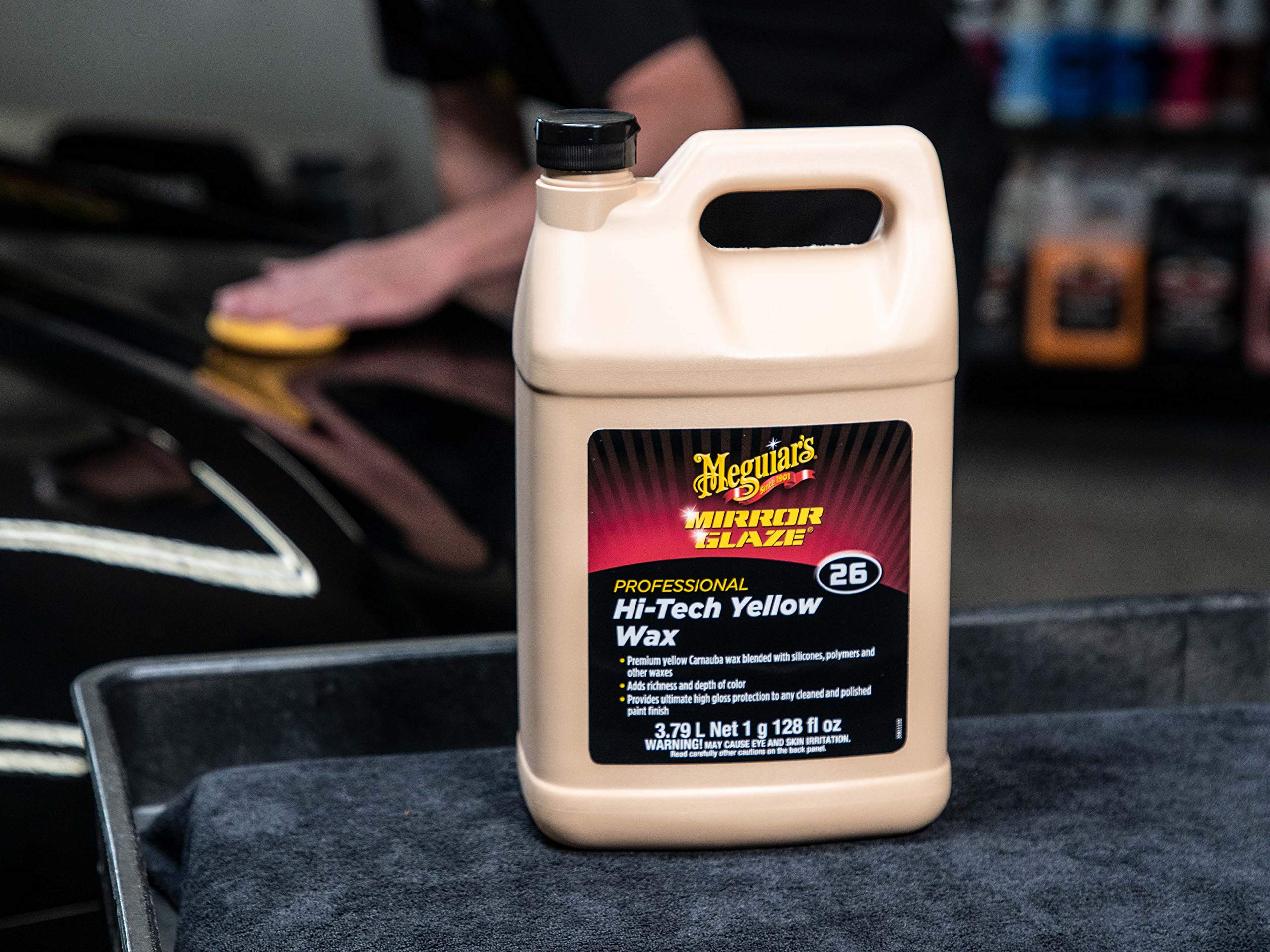 Meguiar's Hi-Tech Professional Yellow Wax M2601 - Pro Carnauba Yellow Wax with a Deep Gloss & Shine and a Long-Lasting Protection, Easy to Use Liquid Wax with Professional Results, 1 Gal, 128 Oz