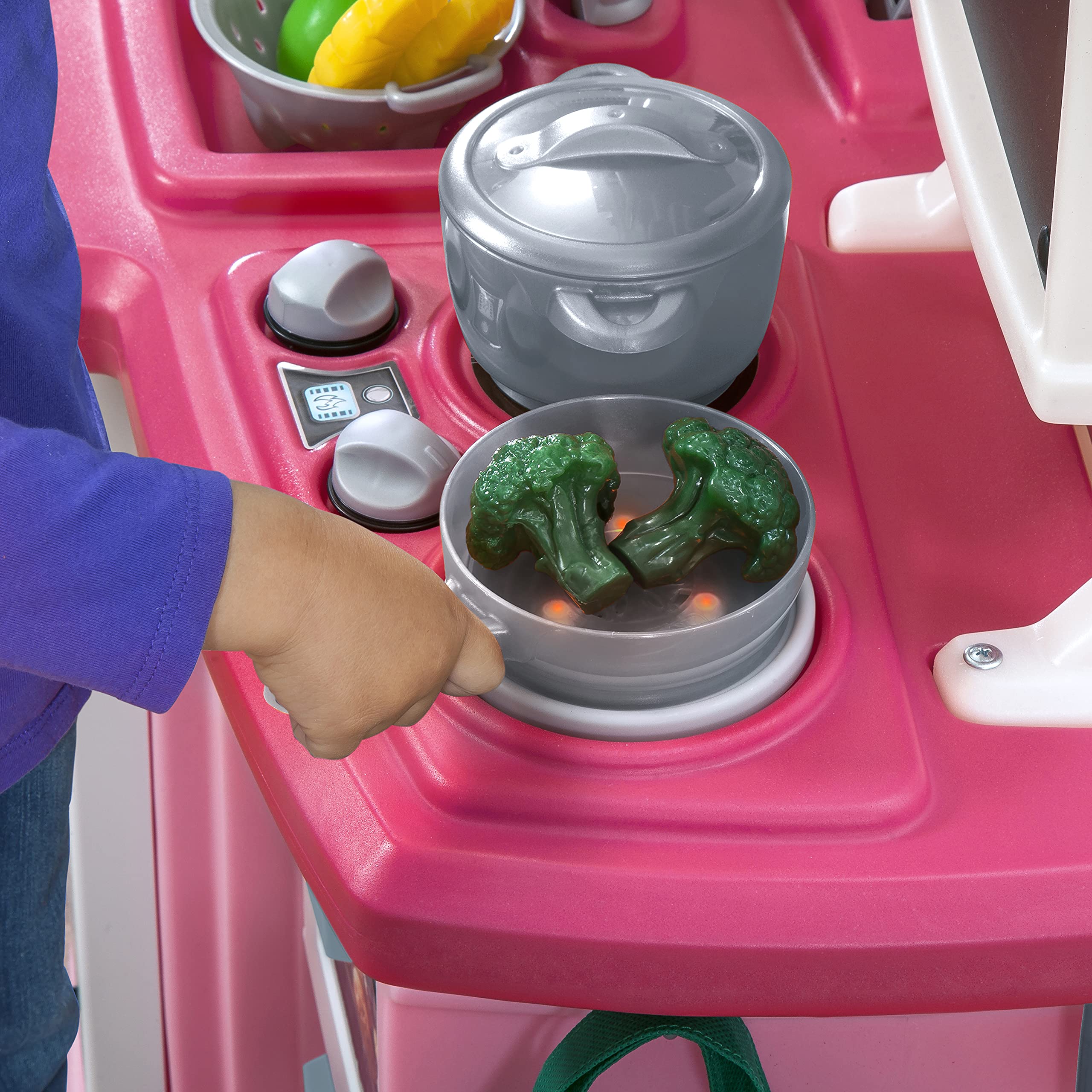 Step2 Kids Great Gourmet Kitchen Playset, Indoor/Outdoor Kitchenette, Interactive Play with Lights and Sounds, Made of Durable Plastic, Includes 33 Piece Toy Accessories, 3+ Years Old Toddlers, Pink