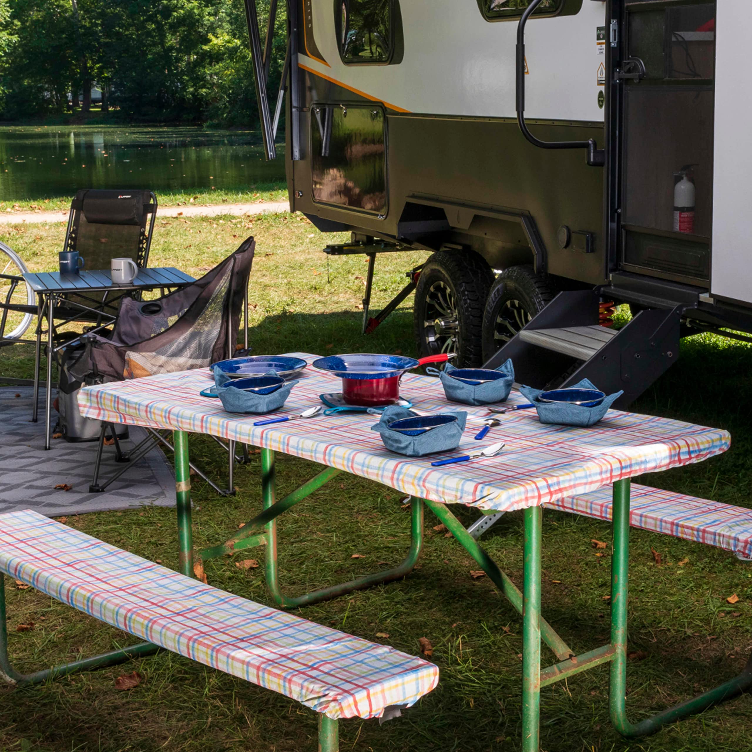 Lippert™ RV Kitchen Towel & Potholder Set, 6 Pieces, Unique Road Sign Design – Two Kitchen Towels, Two Dish Cloths and Two Potholders Rated up to 400°F – Machine Washable – 2022107828