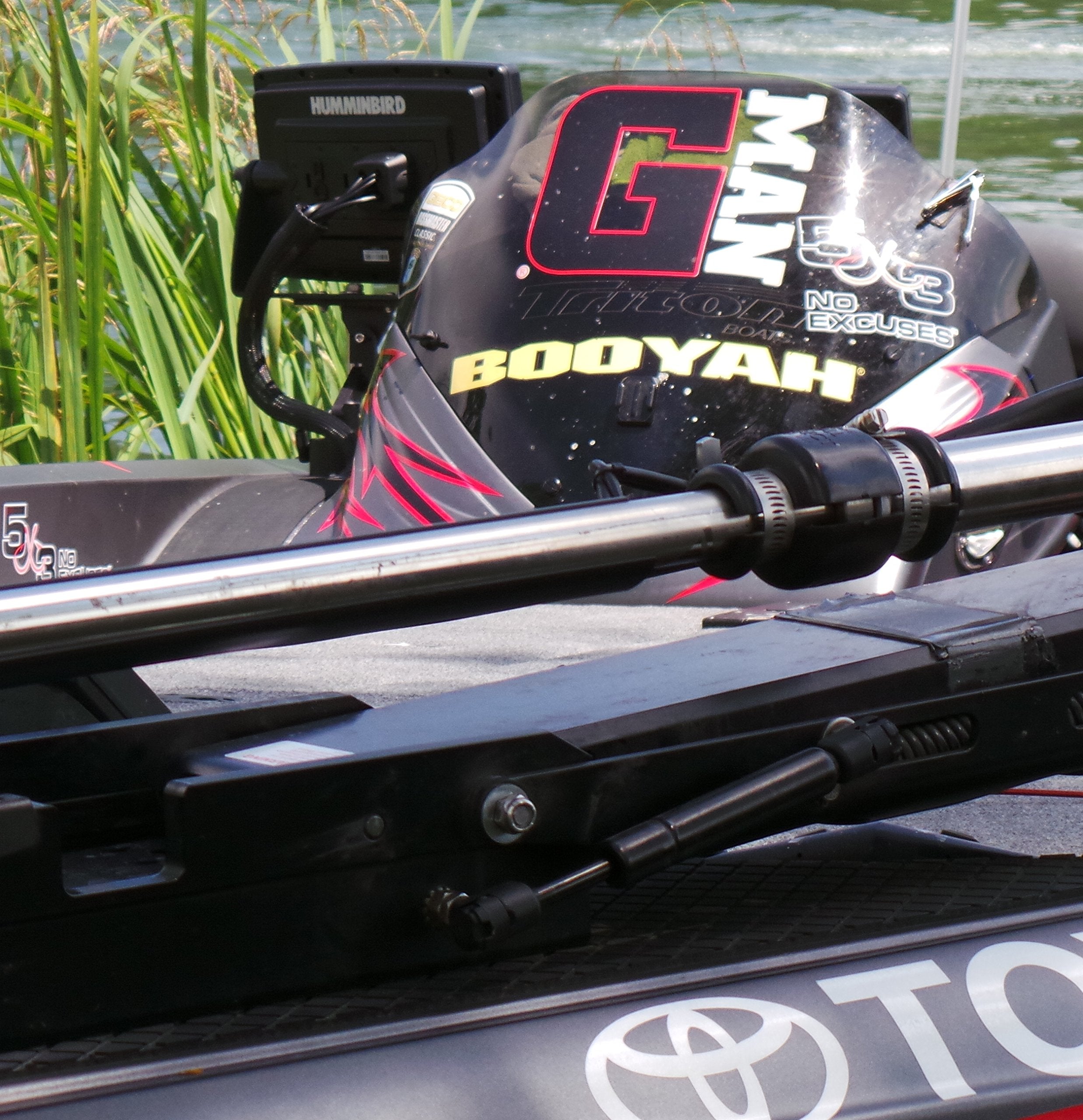 G-Force T-H Marine Equalizer Trolling Motor Lift Assist and Stabilizer Kit for MotorGuide Gator Mounts - Two Air Pistons Reduce Trolling Motor Weight Up to 50% - Black
