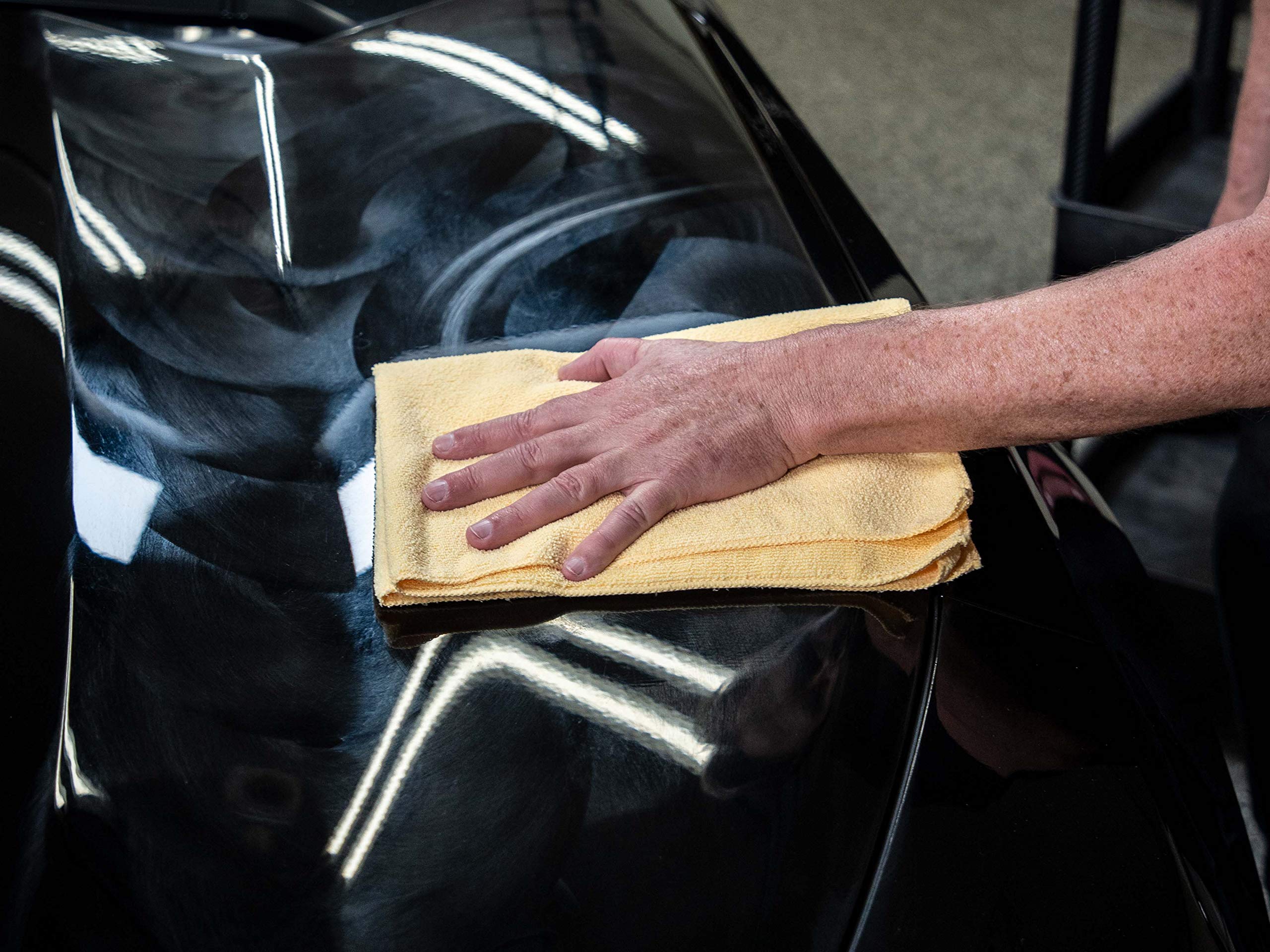 Meguiar's Hi-Tech Professional Yellow Wax M2601 - Pro Carnauba Yellow Wax with a Deep Gloss & Shine and a Long-Lasting Protection, Easy to Use Liquid Wax with Professional Results, 1 Gal, 128 Oz
