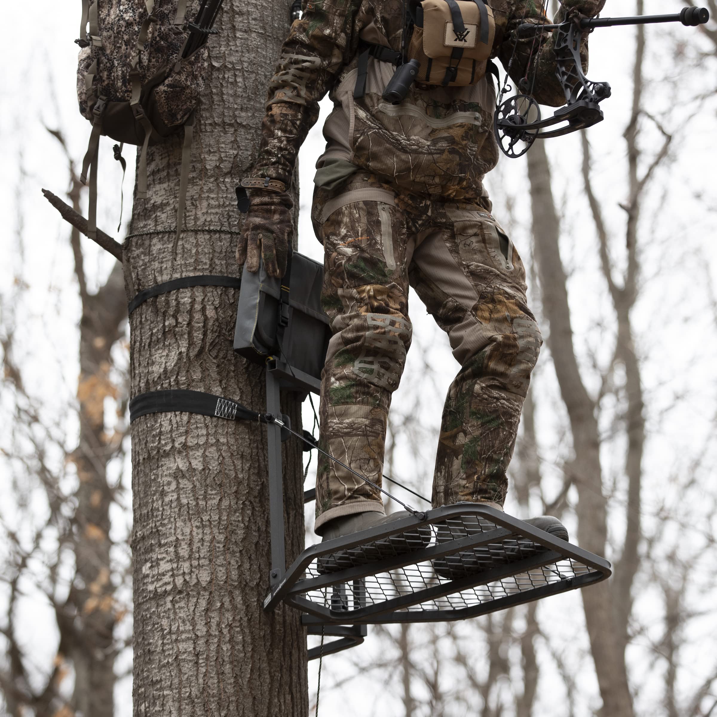 Rivers Edge Big Foot RE555 Lever-Action Hang-On Treestand, Lightweight, Flip-Up Padded Seat, 24” x 28” Platform