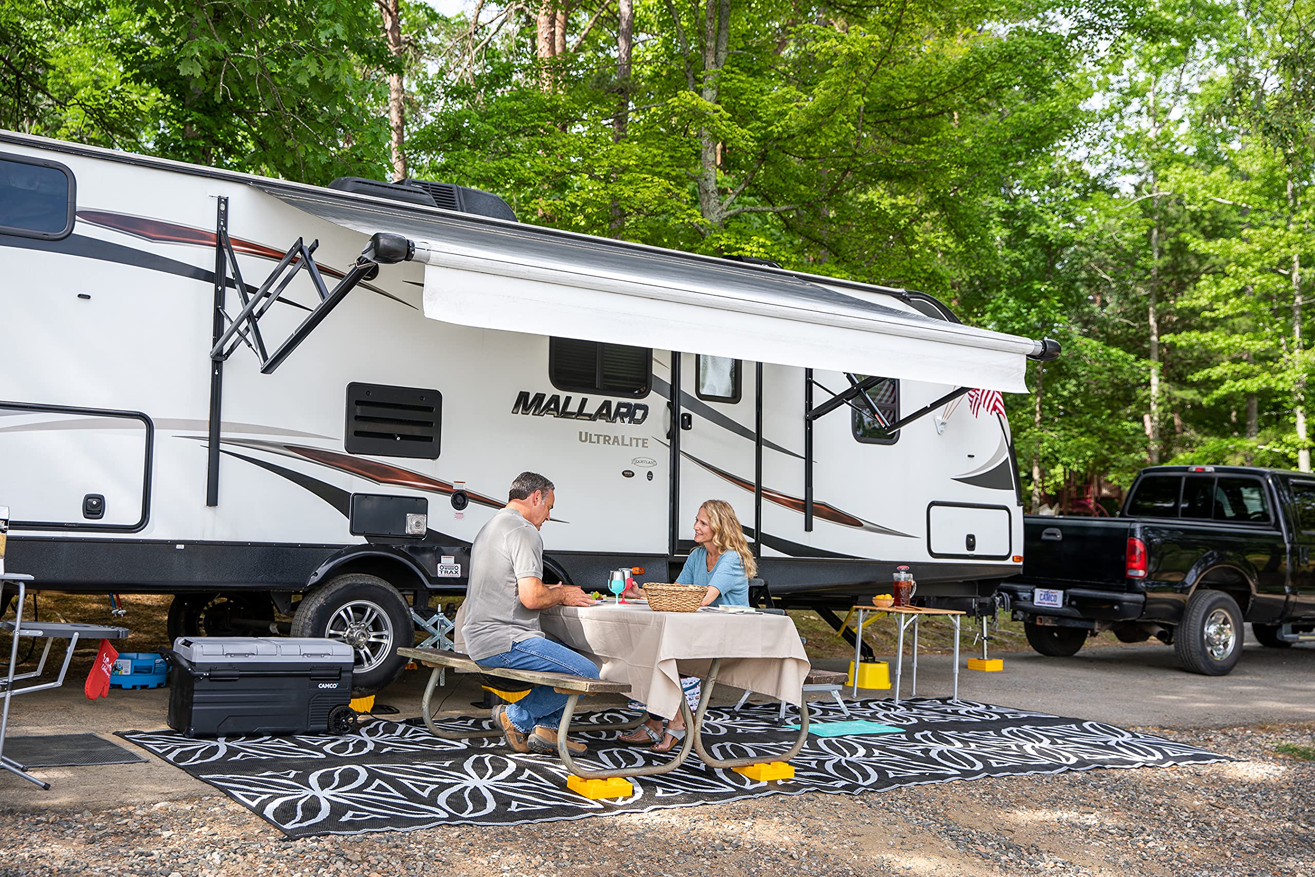 Camco Leveling Blocks Camper/RV - Features Stackable Interlocking Design & Includes Zippered Bag for RV Storage - Compatible w/Single Wheels, Dual Wheels, Tandem Axles & More - 4-Pack (44501)