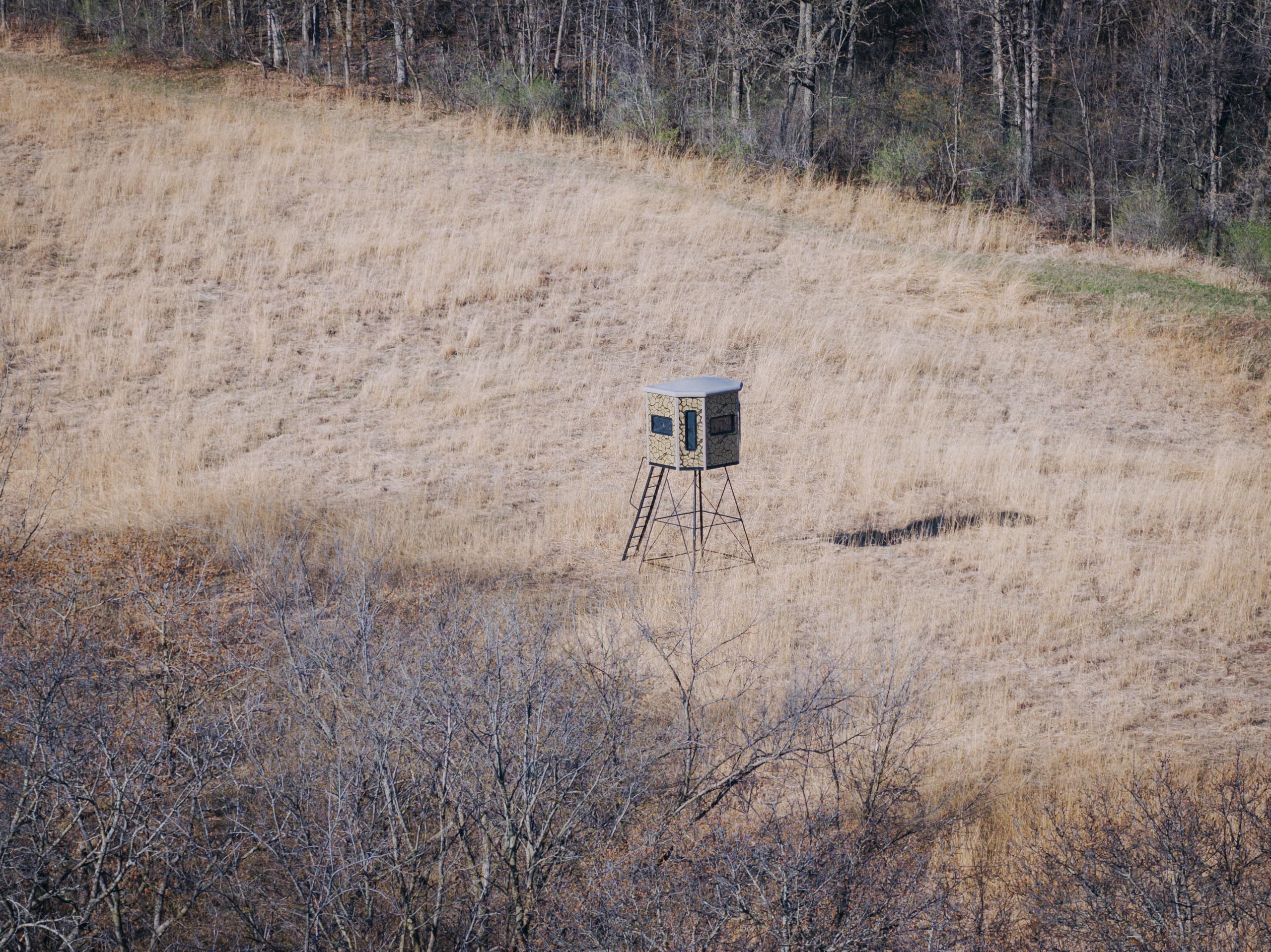 Muddy Box Blind Penthouse w/Elite 10' Tower, Steel Wall Construction, Cracked Mud Camo