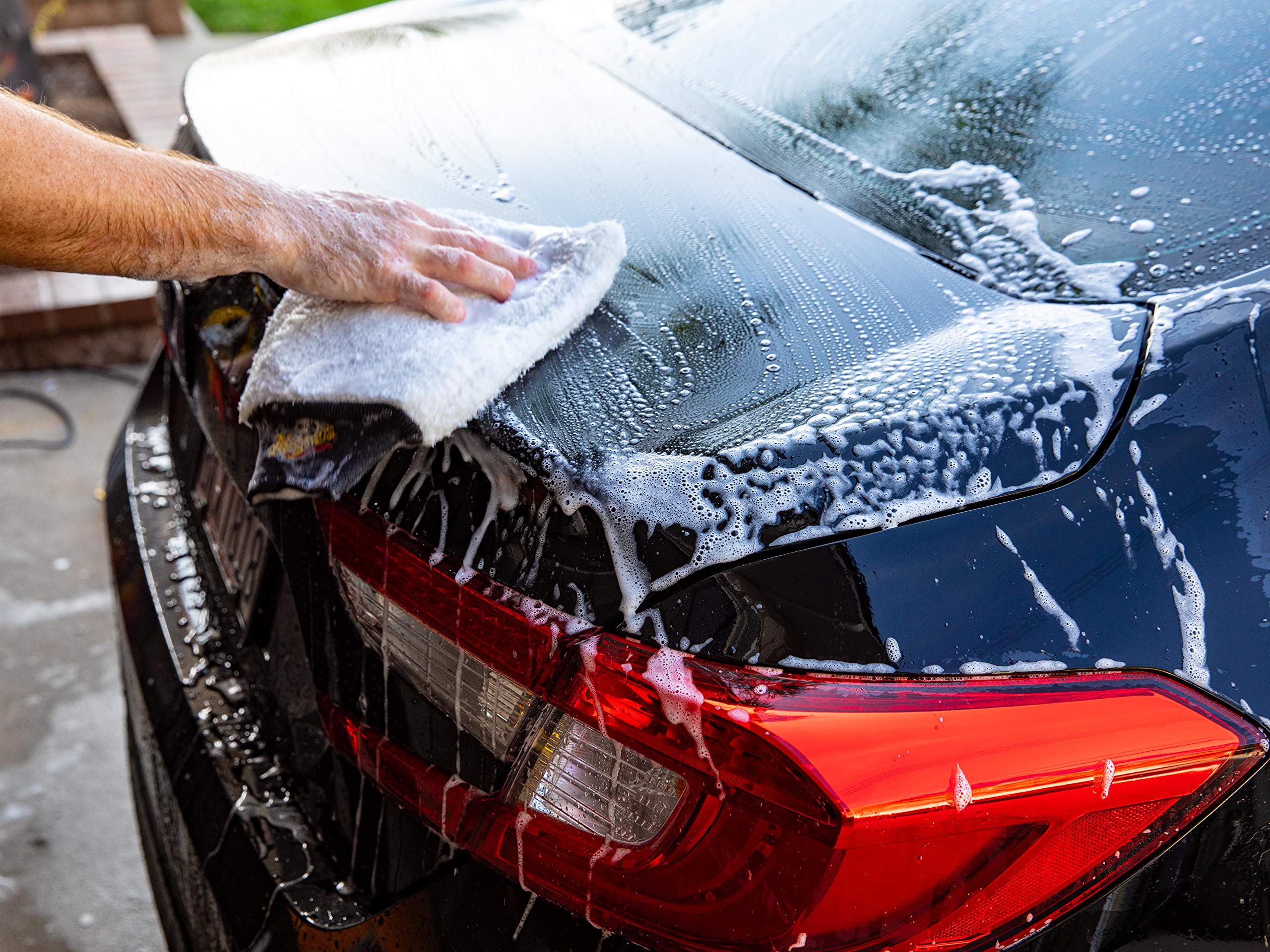 Car Wash Soap Meguiar's D1111 Shampoo Plus – Gently Cleans Without Swirling or Scratching, Effectively Lifts Dirt and Grime Leaving Car Slick To The Touch – 1 Gallon