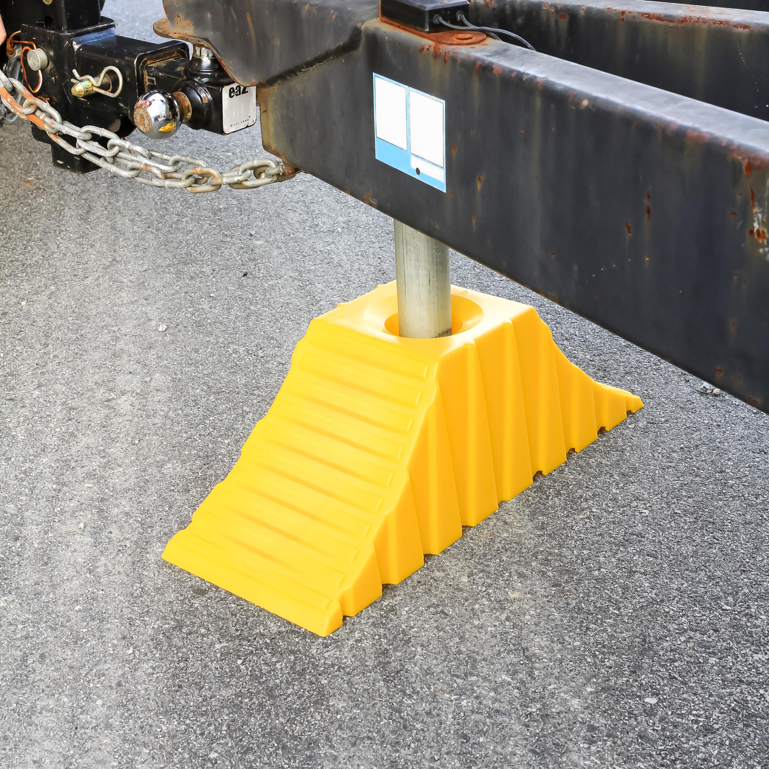 Camco Wheel Chock & Tandem Trailer Tongue Jack Stand - Heavy Duty Trailer Wheel Chock - Durable Polymer Construction w/UV Inhibitors - Use w/Tires Up to 26-inches - 400 lb Max Tongue Weight - 44435