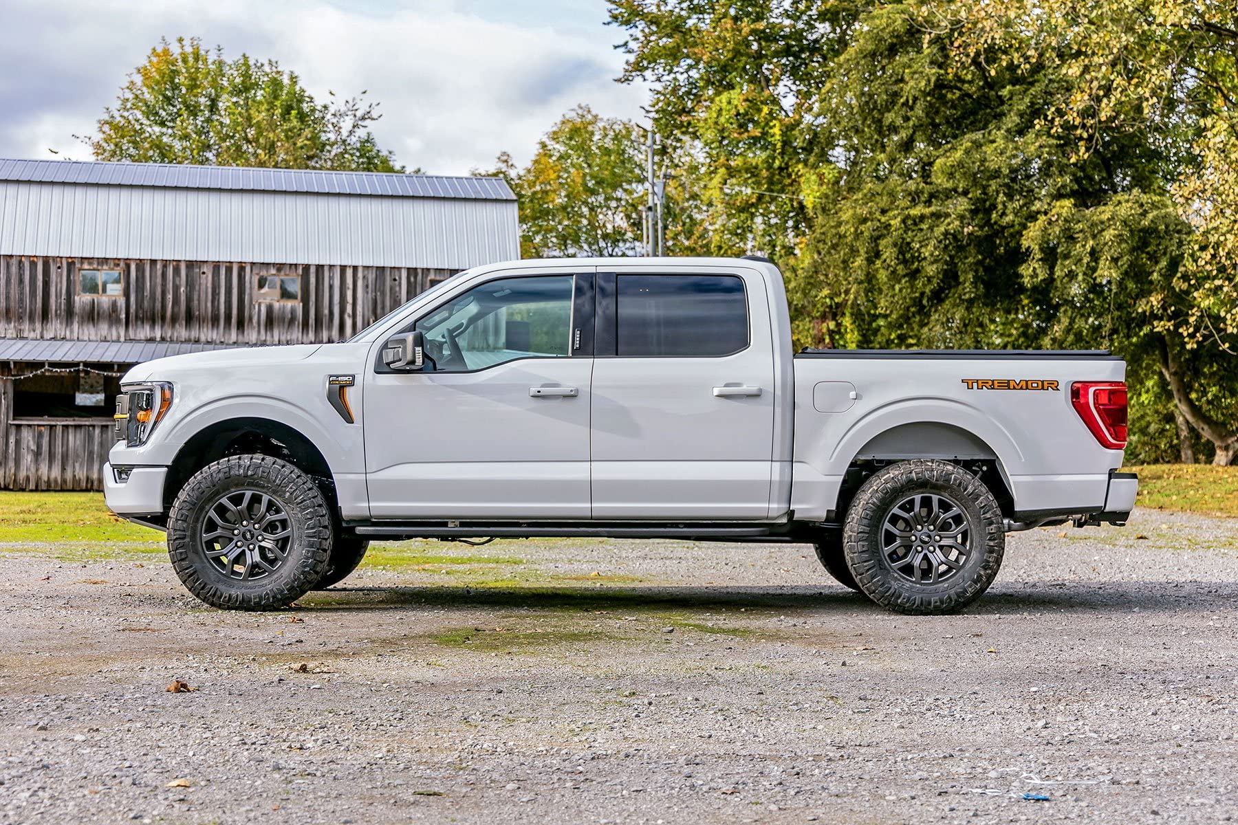 Rough Country 2.5" Lift Kit Suspension for 2021-2023 F-150 Tremor 4WD - 51028