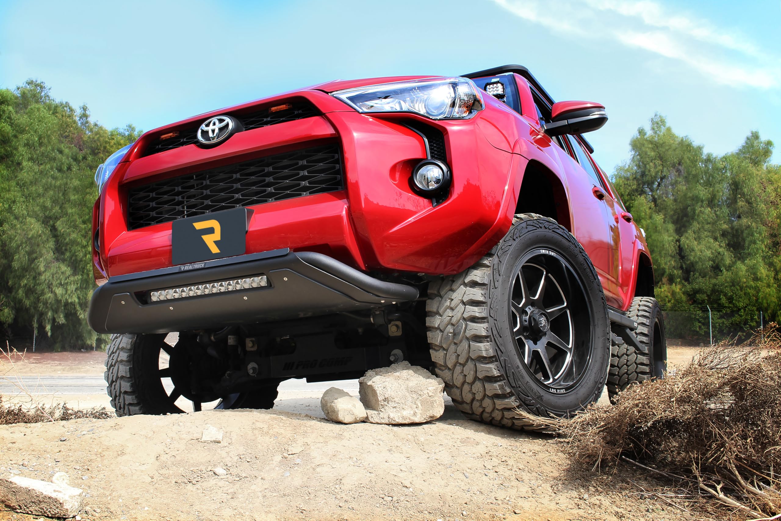 RC3 Grille Guard Go Rhino w/Center Steel Step and Hole for 20" Single Row LED Light Bar | Mild Steel, Textured Black | 55211T