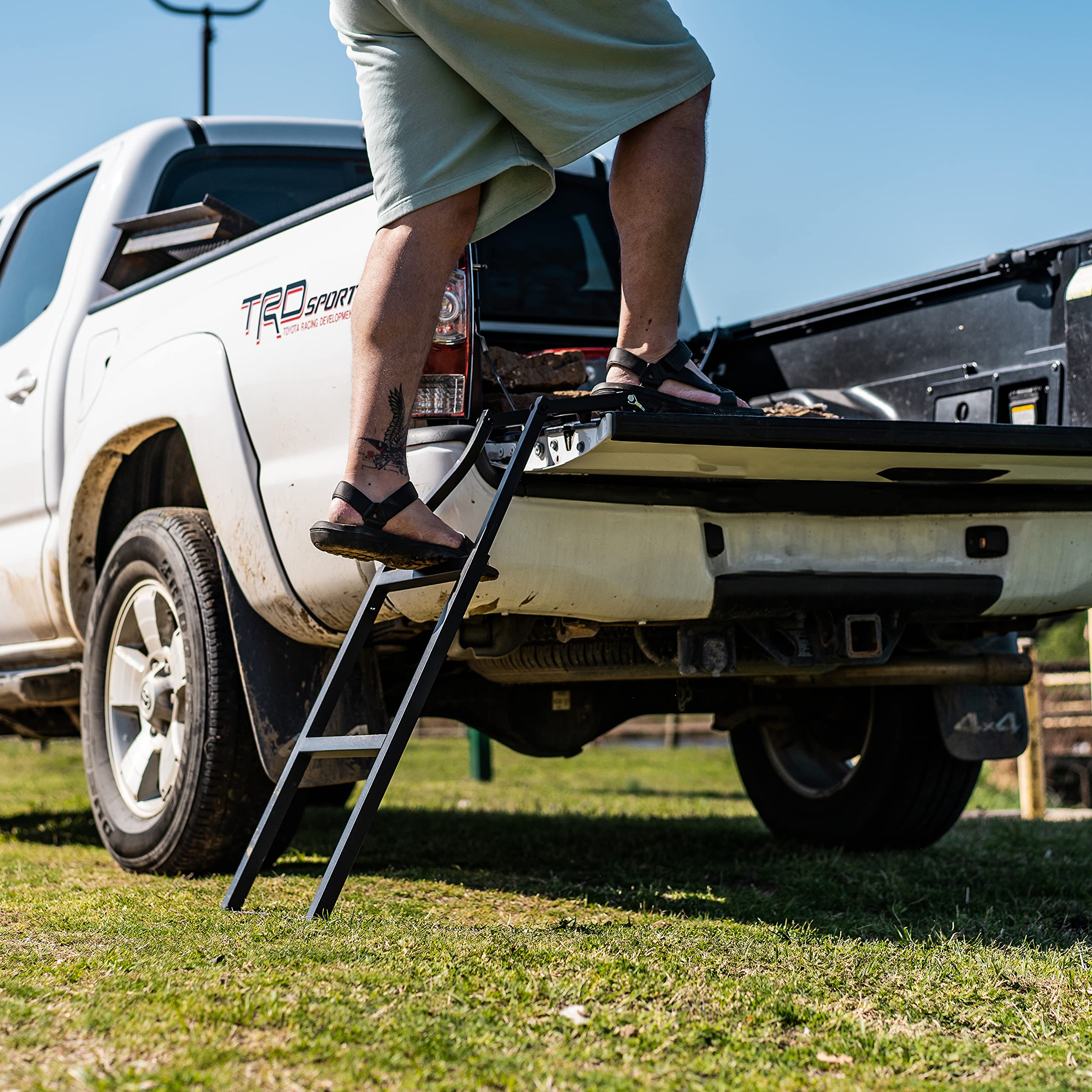 Black Traxion 5-100 Tailgate Ladder