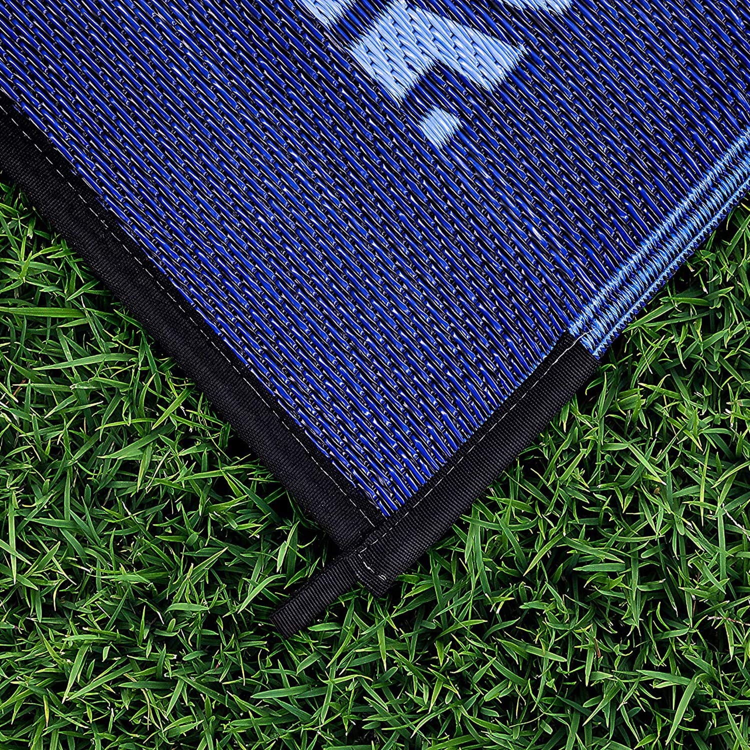 Camco Reversible Large Outdoor Patio Mat - Easy to Clean, Perfect for Picnics, Cookouts, Camping, and The Beach (6' x 9', Lattice Blue Design) (42876)