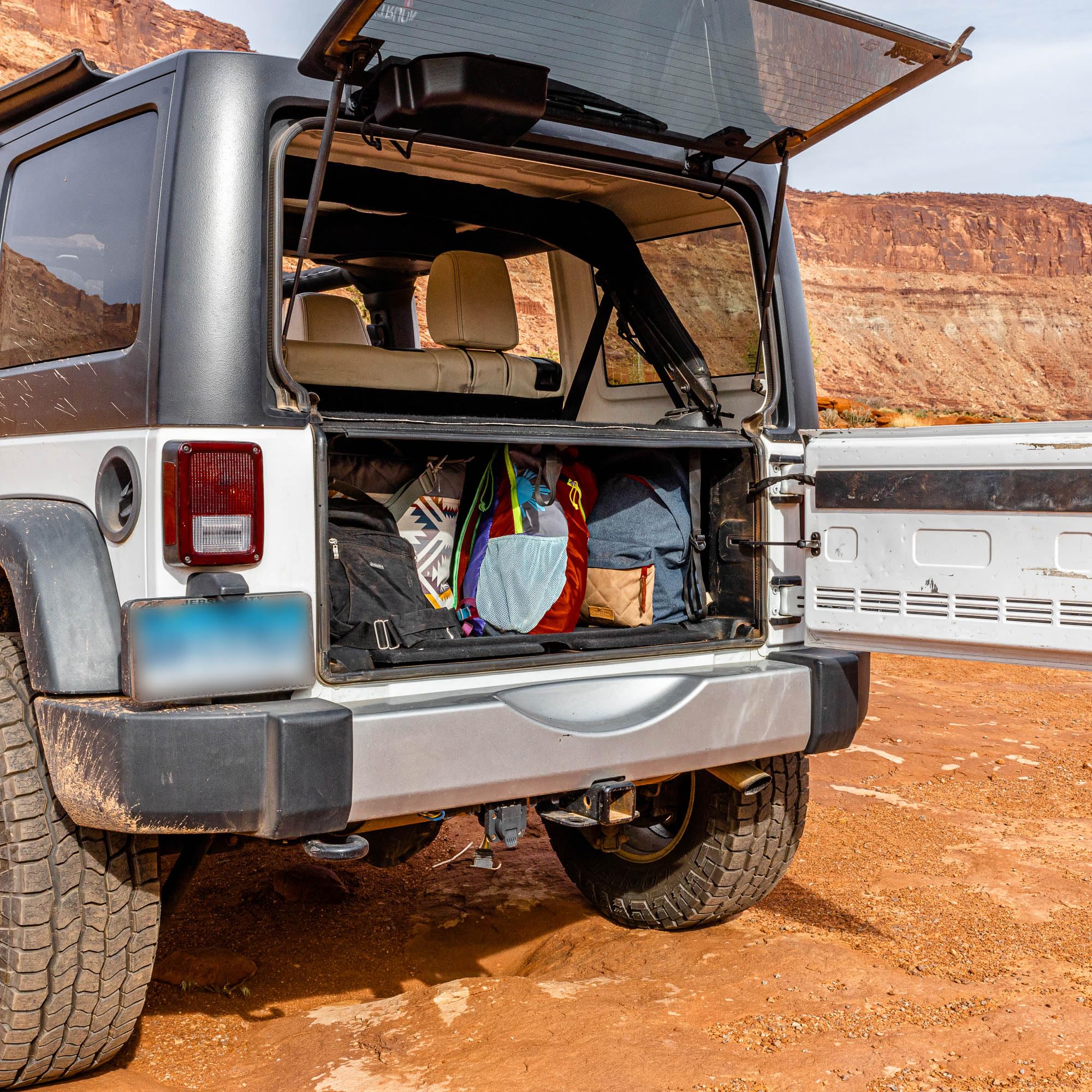 Folding Security Trunk/Storage Box EZTrunk for JKU 2011—2018 by EZ4X4 Patented & Patent Pending