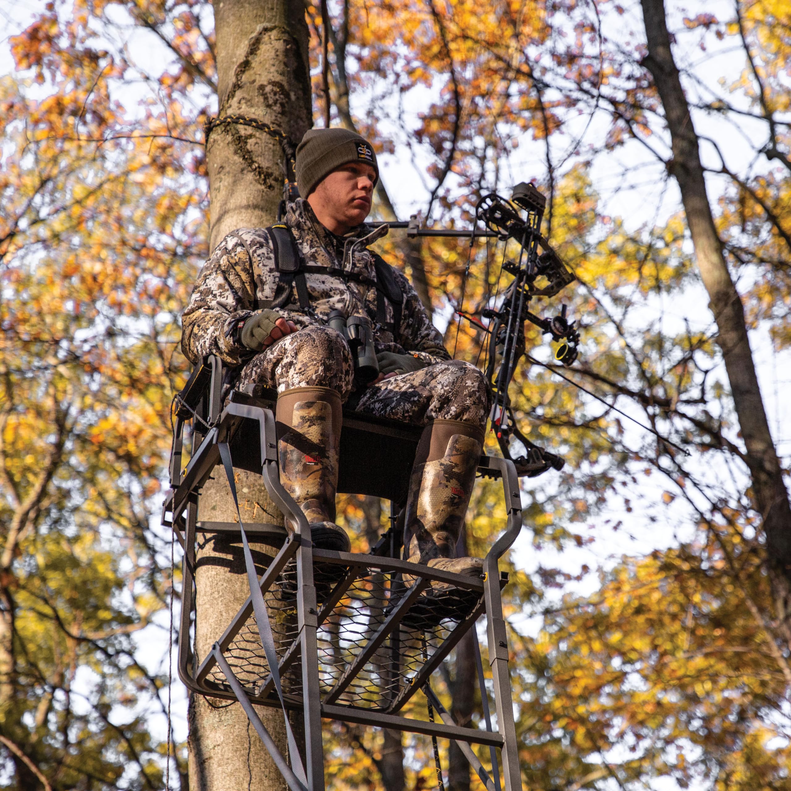 Bowman™ LS 1-Man Ladder Stand, Rivers Edge® 19’5” Height, Lockdown™ Strapping System, Designed for Archers, Flip-Up TearTuff™ Mesh Seat, 27” Deep Platform, RE675