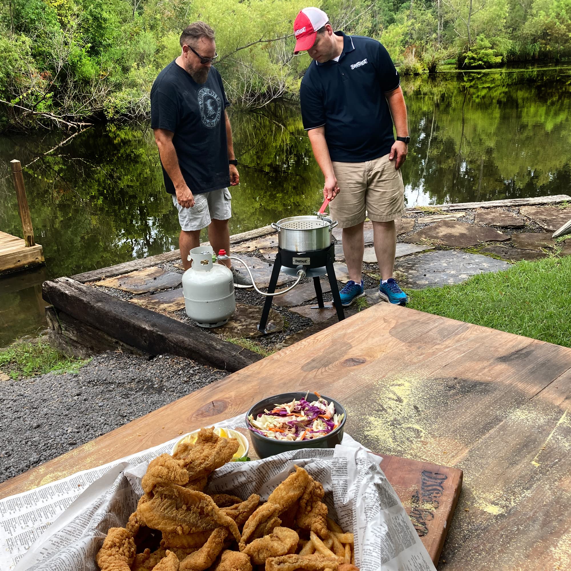 Bayou Classic B135 Aluminum Sportsman's Choice Fish Cooker Perfect To Fry Fish Shrimp Chicken Hushpuppies and Fries Includes 10-qt Fry Pot and Basket 21-in Tall Cooker 5-in Fry Thermometer