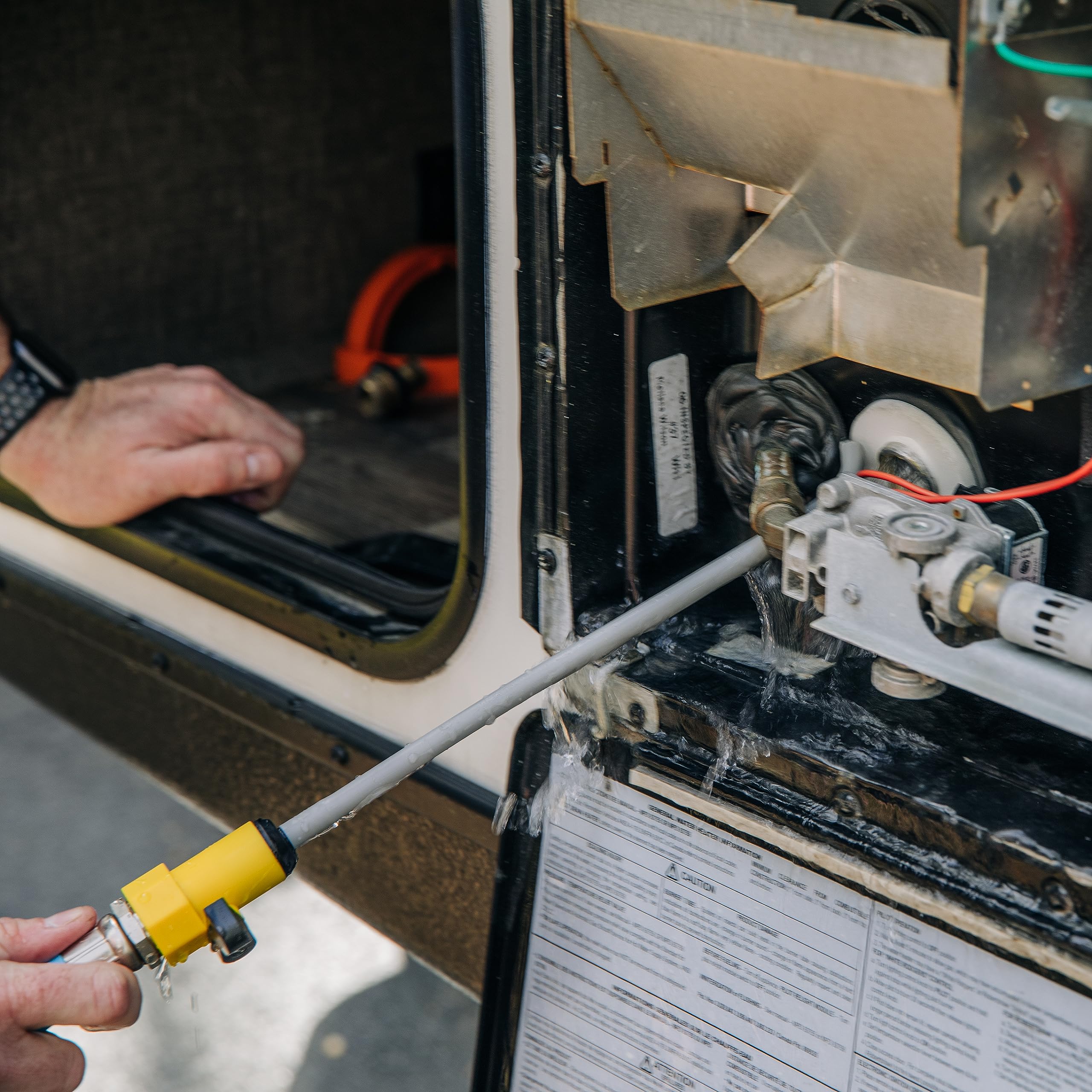 Camco Water Heater Tank Rinser & RV Camper - Improves Function by Flushing Out Sediment - Easily Attaches to Standard Garden Hose & Features Convenient Shutoff Valve (11691)