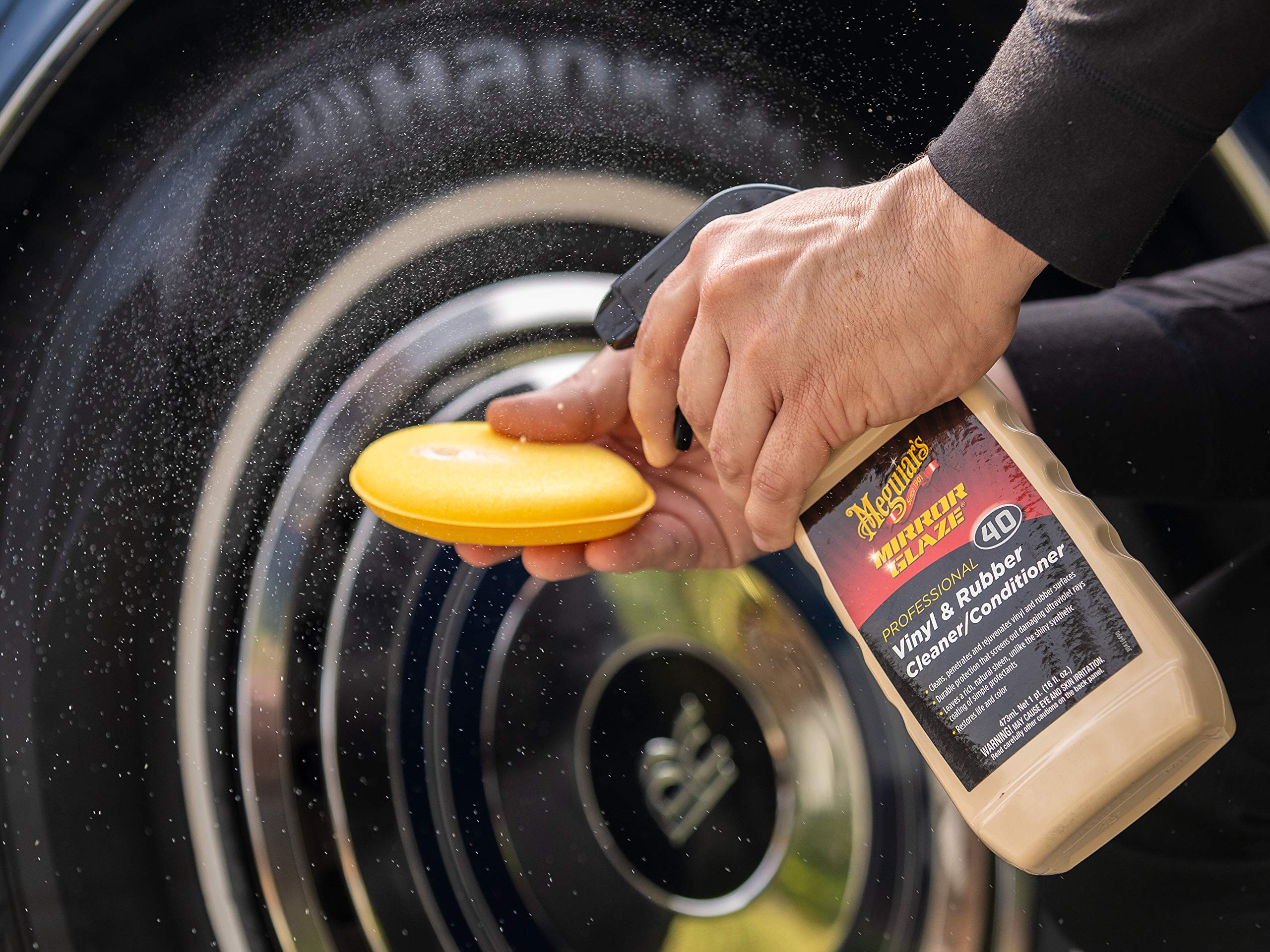 Meguiar's Vinyl and Rubber Cleaner Conditioner Professional M4016 - Pro-Grade Vinyl Cleaner & Rubber Cleaner for Interior and Exterior, Screens out UV Rays while Leaving Behind a Natural Sheen, 16 Oz