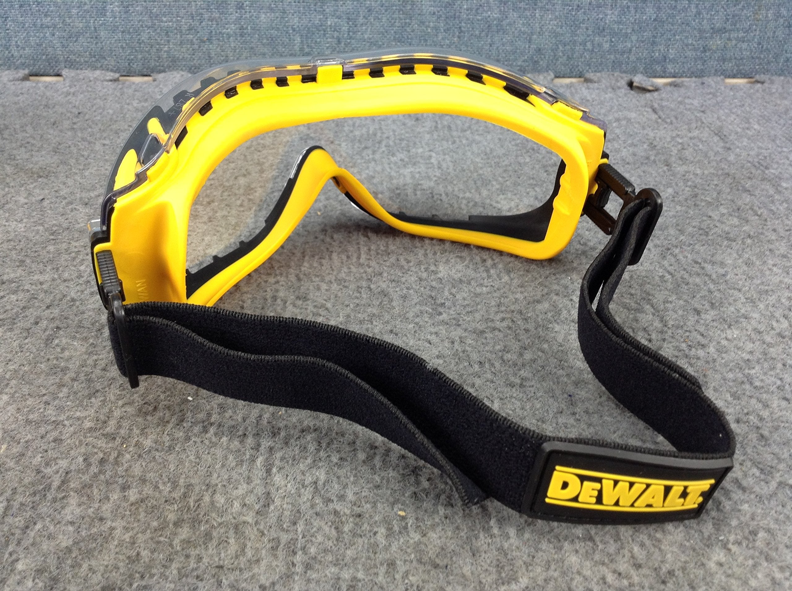 Concealer™ DEWALT DPG82 Hardware Safety Goggle