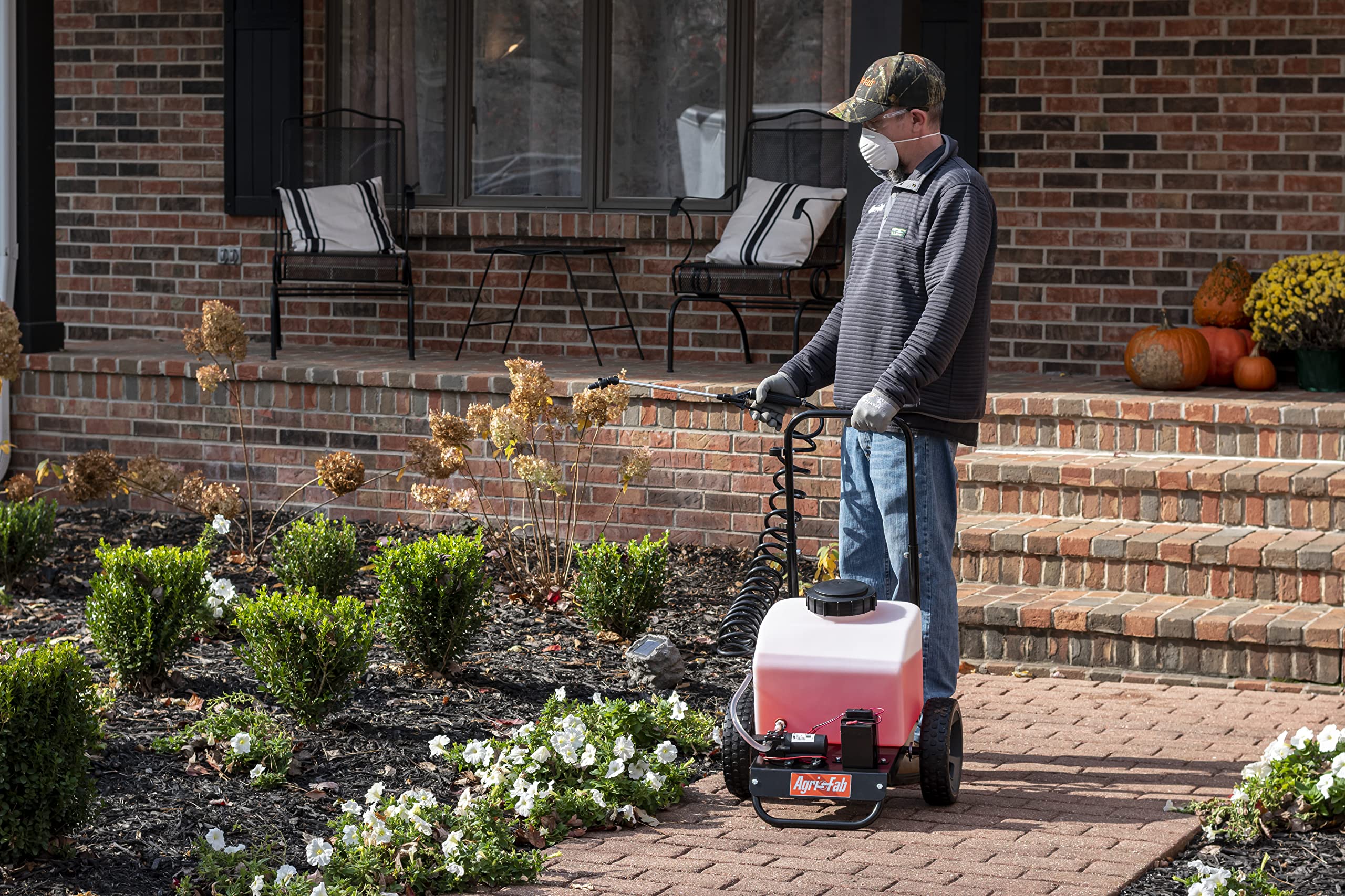 Push Agri-Fab 45-0595 Sprayer 6 - Gallon Capacity, White Tank, 1.0 GPM, 40 PSI Pump' 5 amp hr 12 Volt Battery