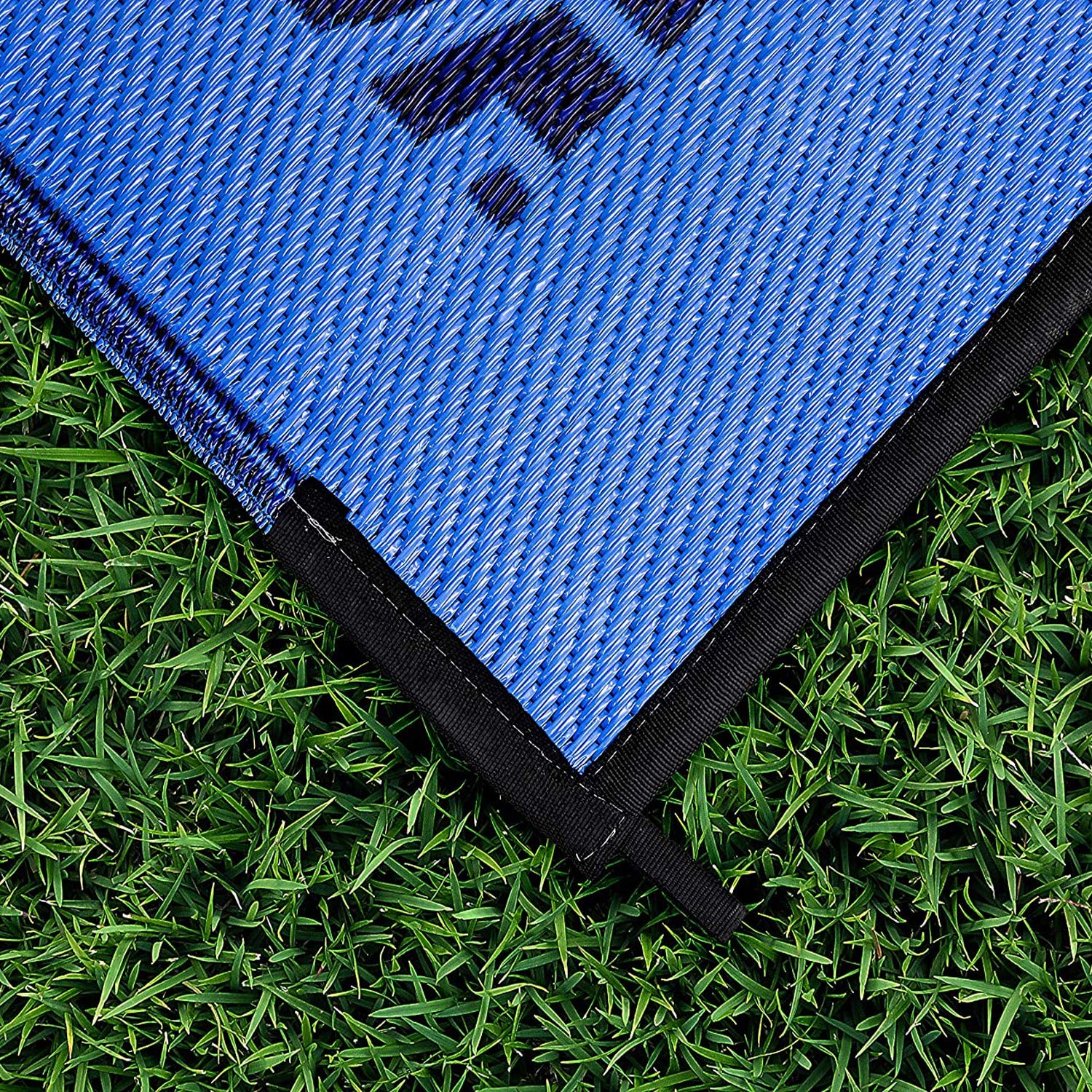 Camco Reversible Large Outdoor Patio Mat - Easy to Clean, Perfect for Picnics, Cookouts, Camping, and The Beach (6' x 9', Lattice Blue Design) (42876)