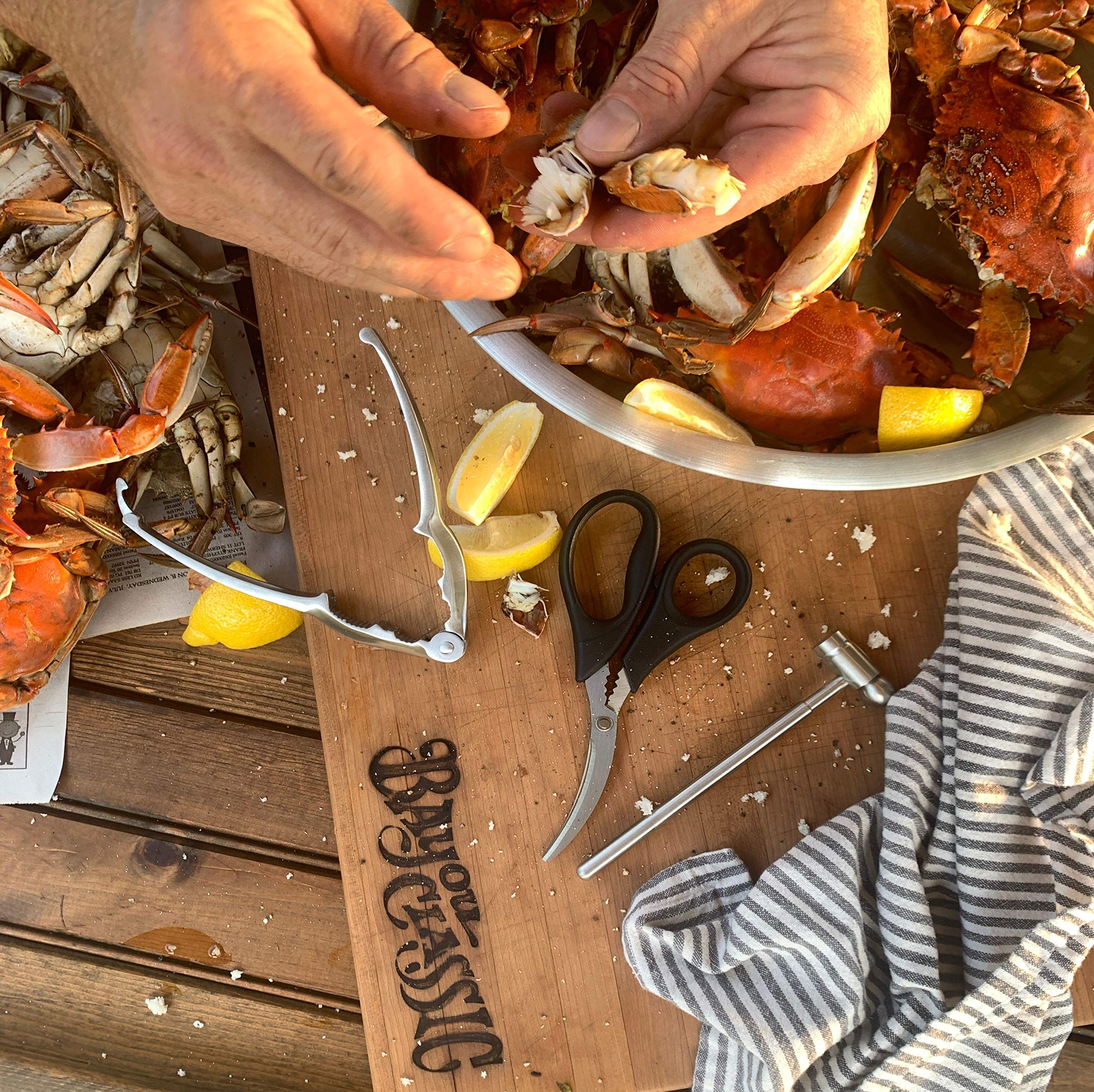 Bayou Classic Seafood Cracker 300-201 Features Firm Grip Point for Legs and Claws Spring Loaded Hinge and Locking Handle