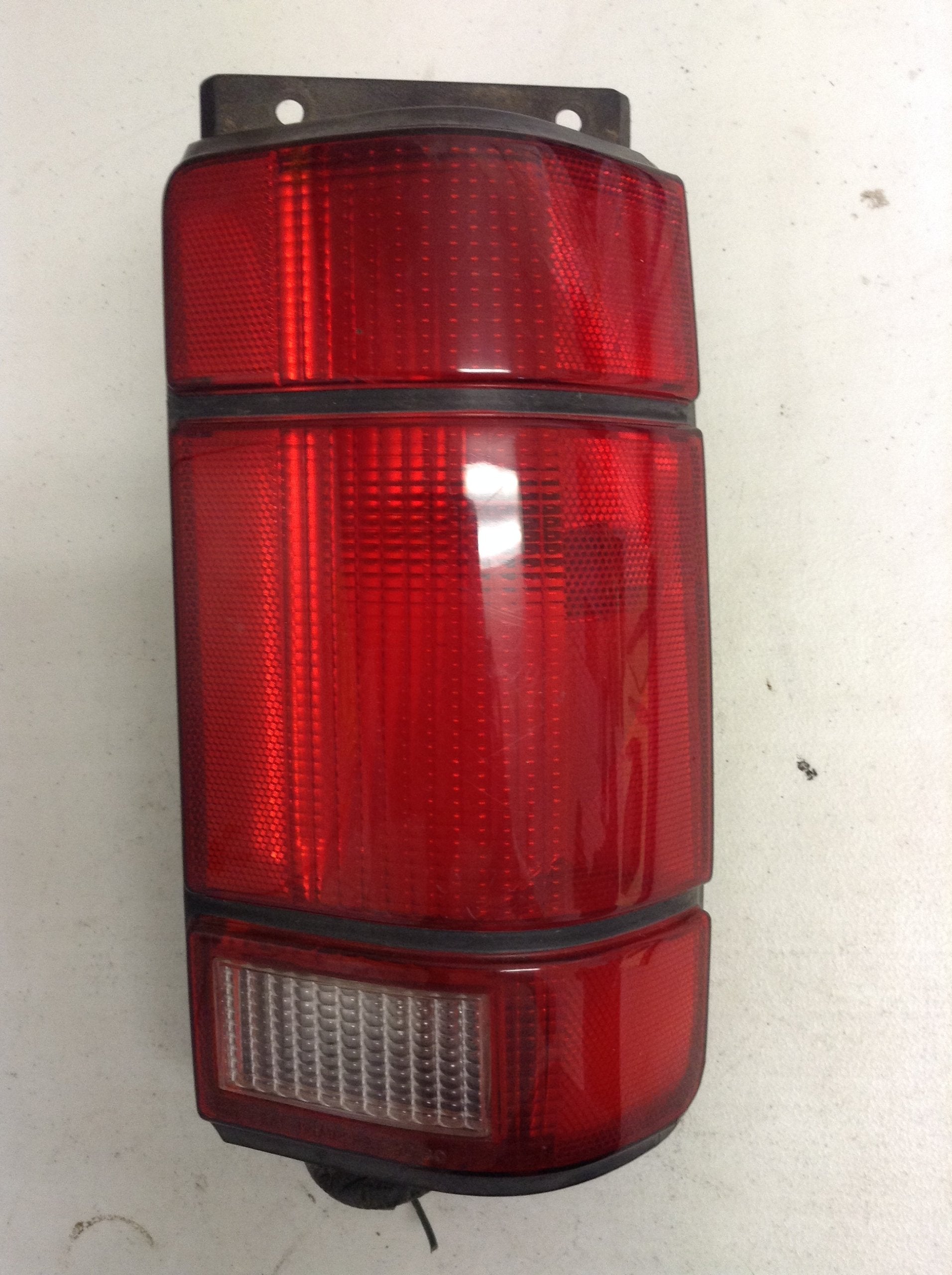 Right TYC Tail Light Assembly Compatible with 1991-1994 Ford Explorer