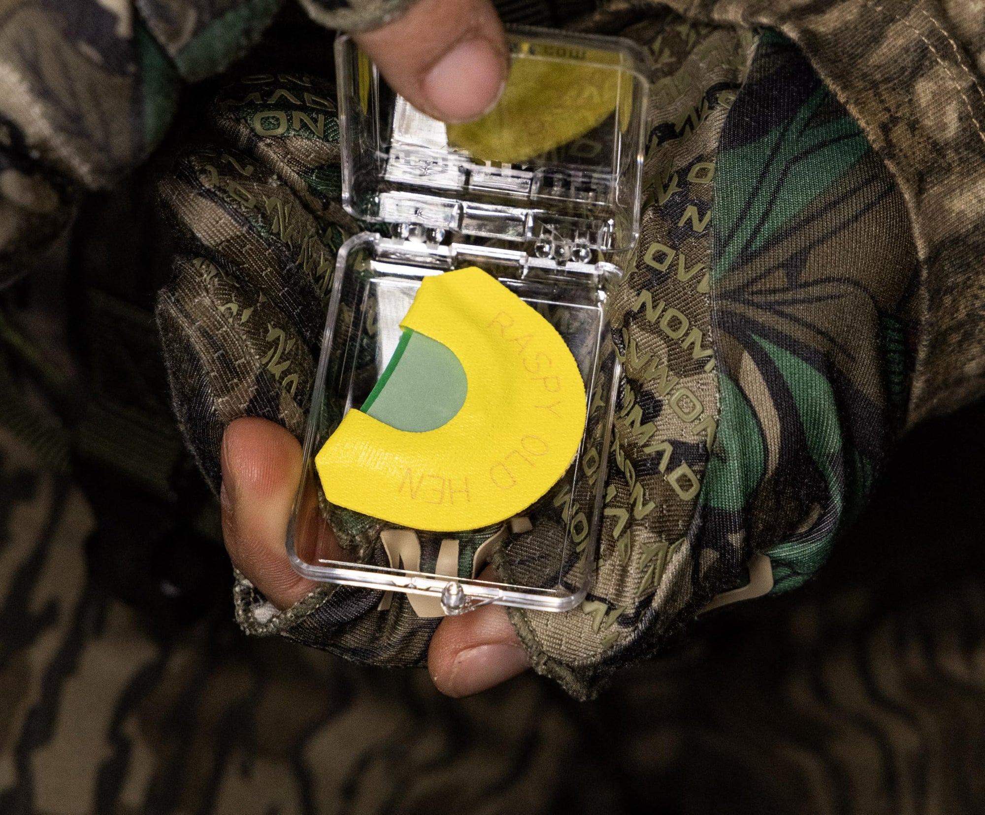 Hunters Specialties Premium Flex Frame Raspy Old Hen Diaphragm Mouth Turkey Call Strut Realistic Sounds