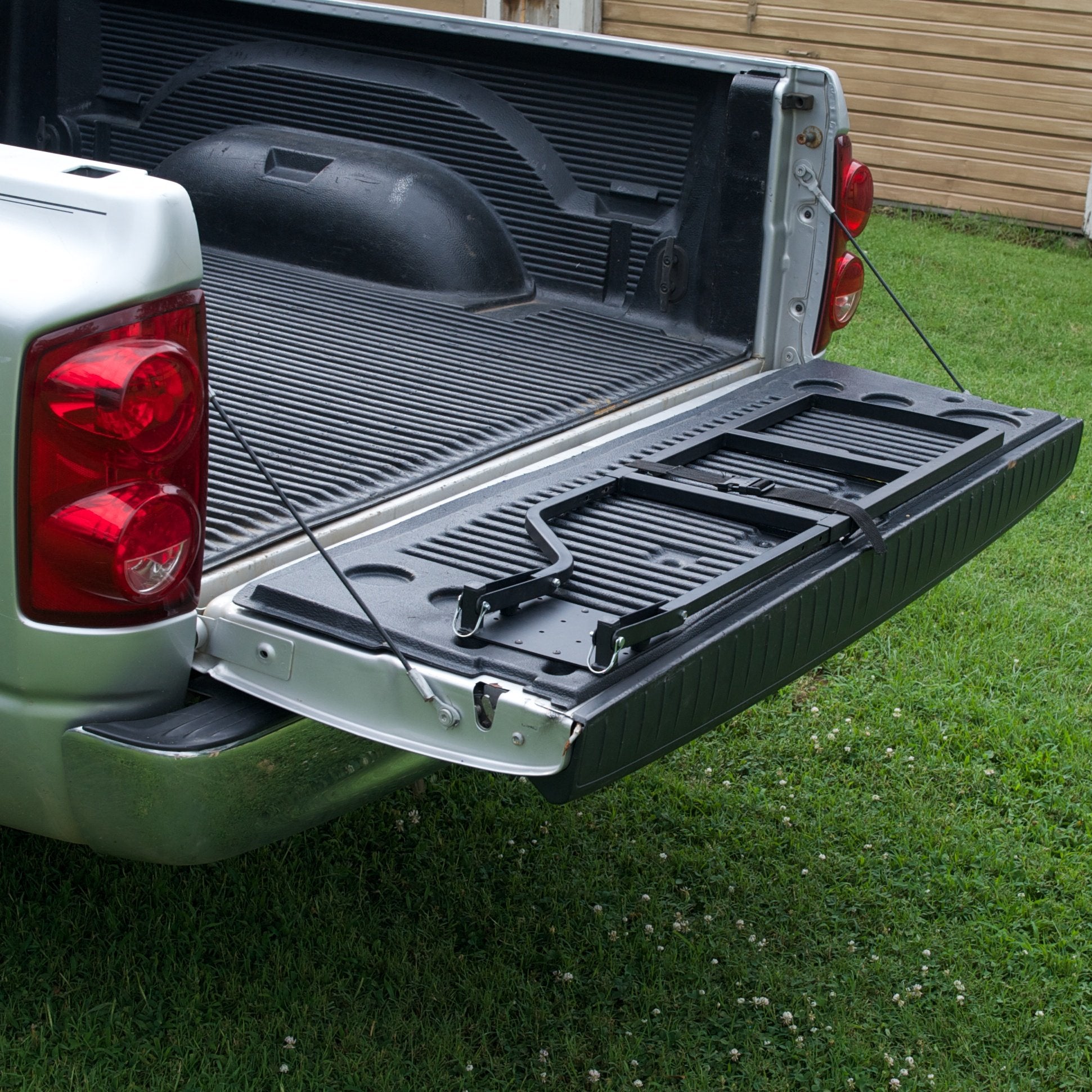 Black Traxion 5-100 Tailgate Ladder