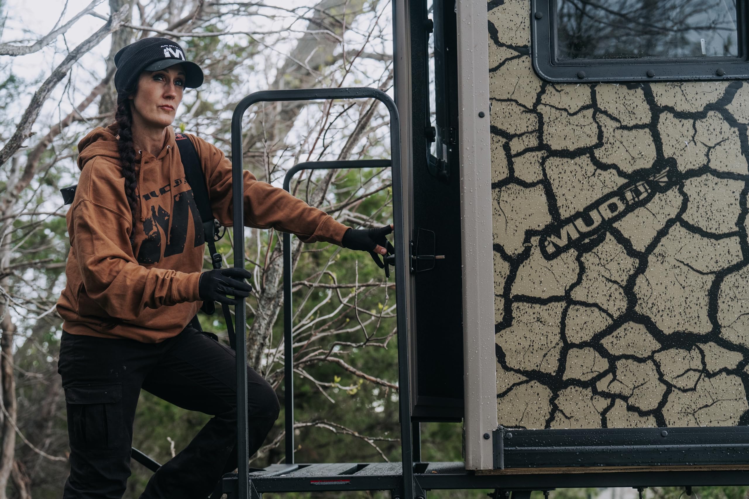 Box Blind Striker W/Elite 5' Tower/Steel Wall CONSTUCTION/Cracked MUD CAMO