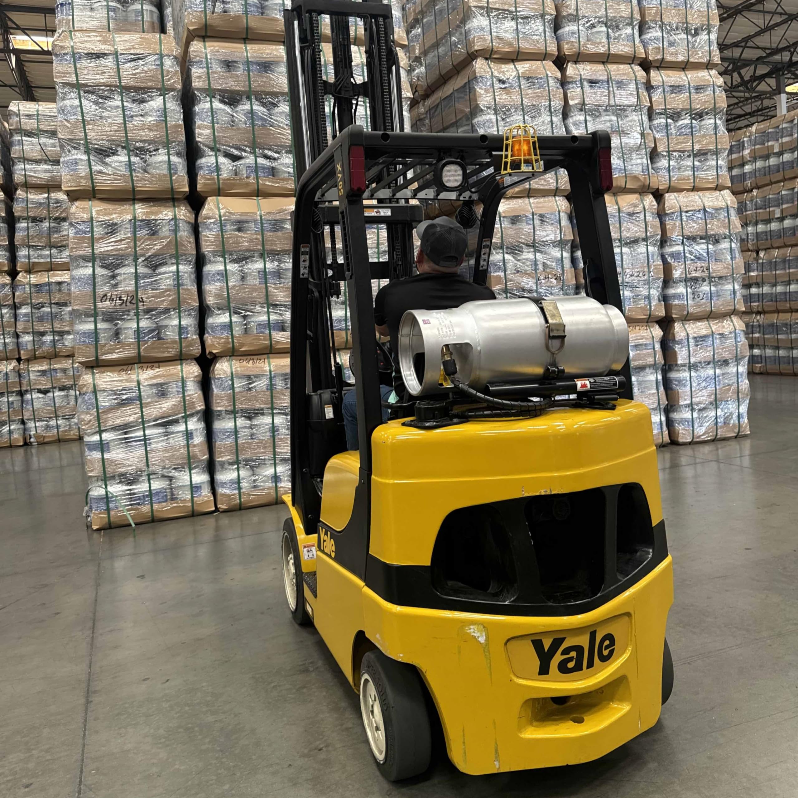 Flame King Aluminum 33.5lb Forklift Propane Tank with Gauge, DOT and TC Compliant, Lightweight, Rugged-Designed