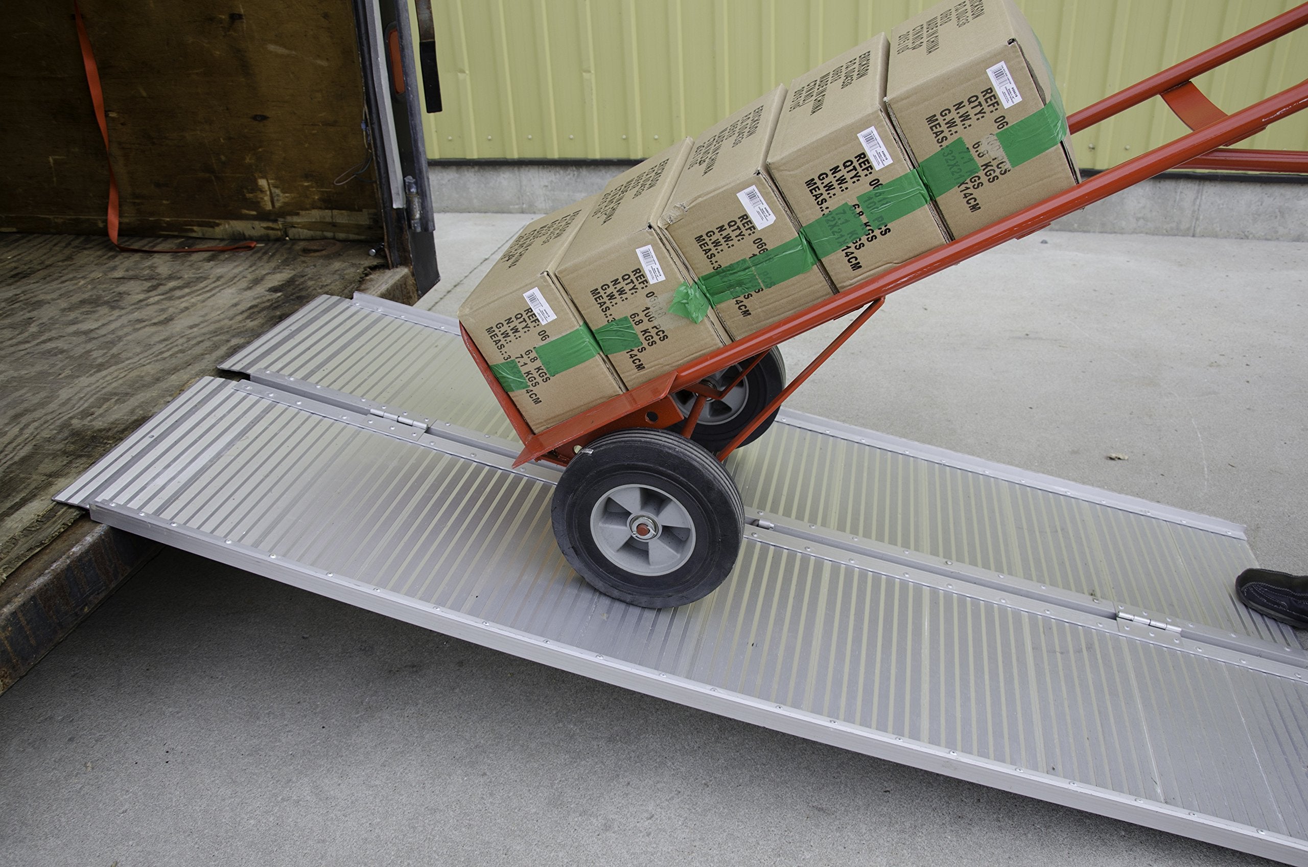 Center Folding Erickson Aluminum Ramp (1200 lb Rated, 72″ x 30″), 1 Pack