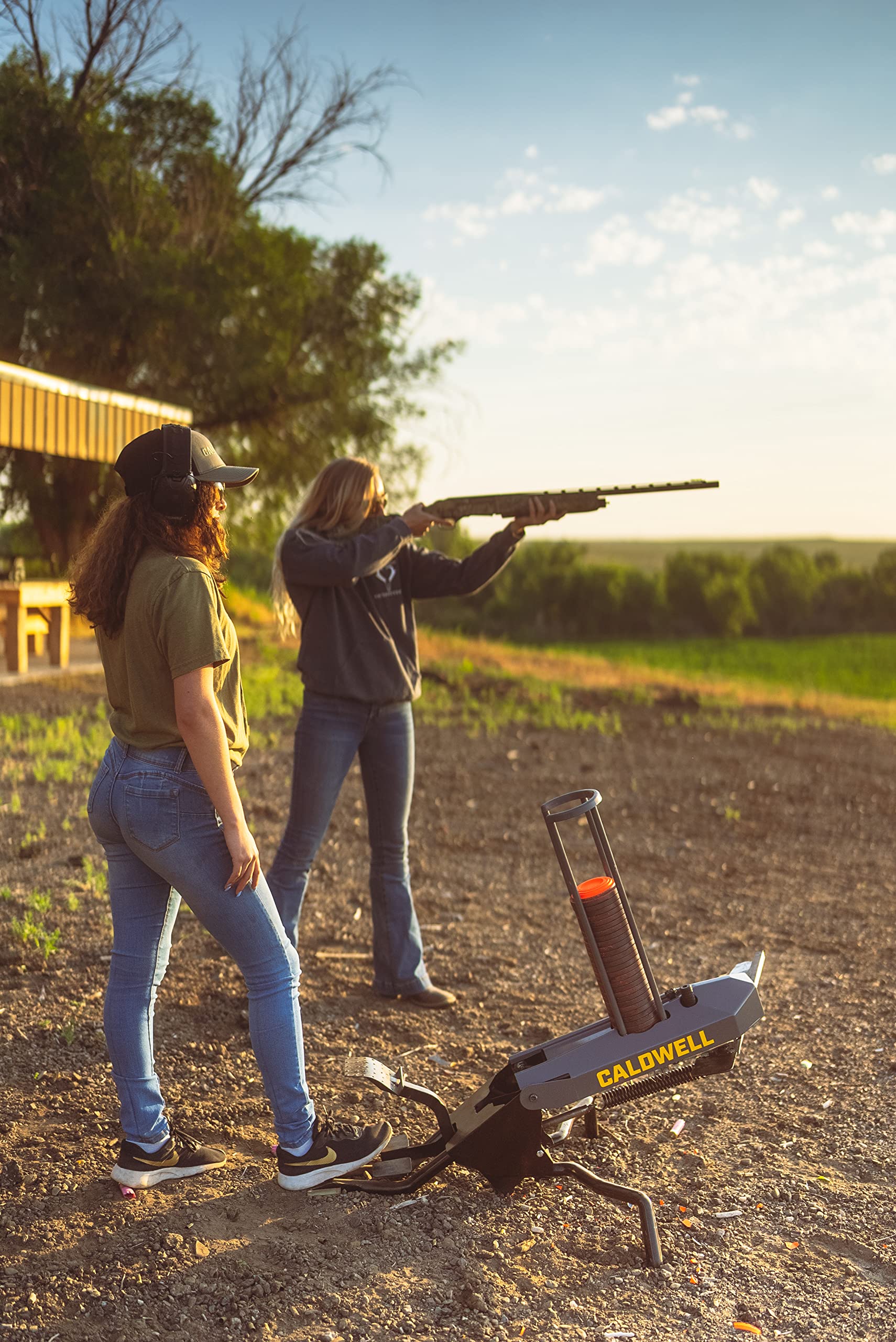 Caldwell Target Claymore Thrower 50 Clay Capacity, 55 Yd Throw with Foot Pedal for Single Person Use - No Electricity Needed
