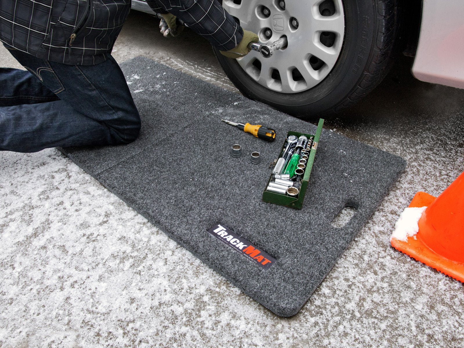 Folding Track Mat / Knee Protection Mat | Bedrug | TrailerWare | 2' x 4' / Charcoal Grey | TW2X4MAT
