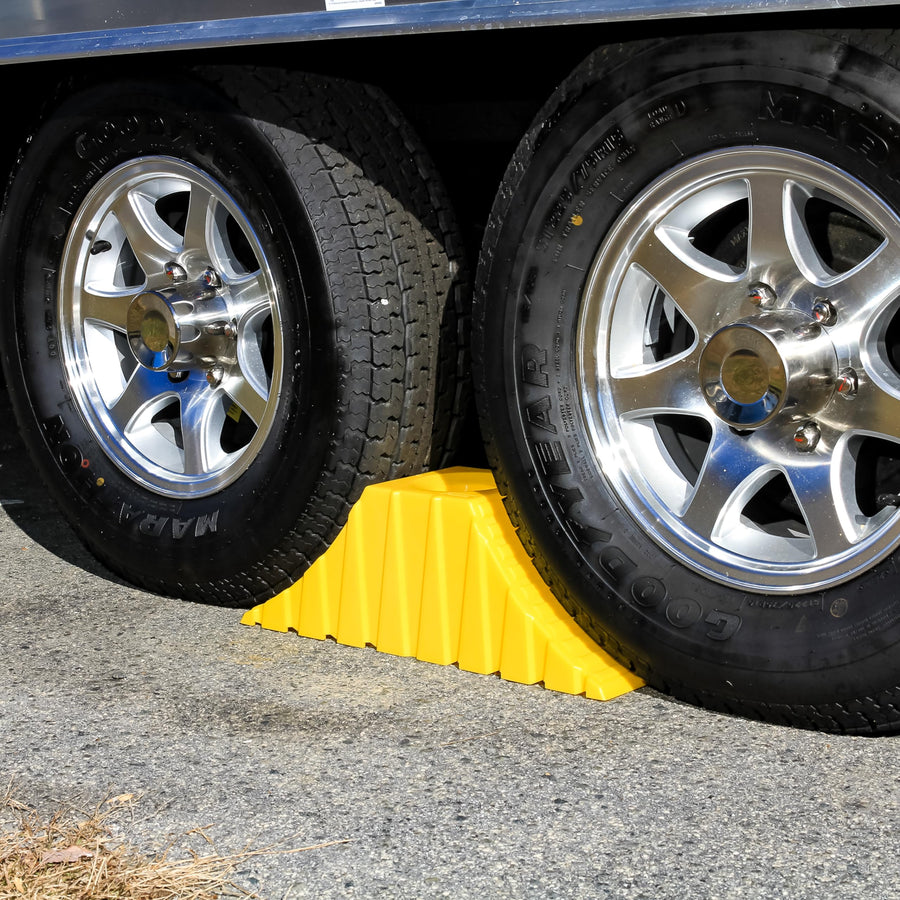 Camco Wheel Chock & Tandem Trailer Tongue Jack Stand - Heavy Duty Trailer Wheel Chock - Durable Polymer Construction w/UV Inhibitors - Use w/Tires Up to 26-inches - 400 lb Max Tongue Weight - 44435