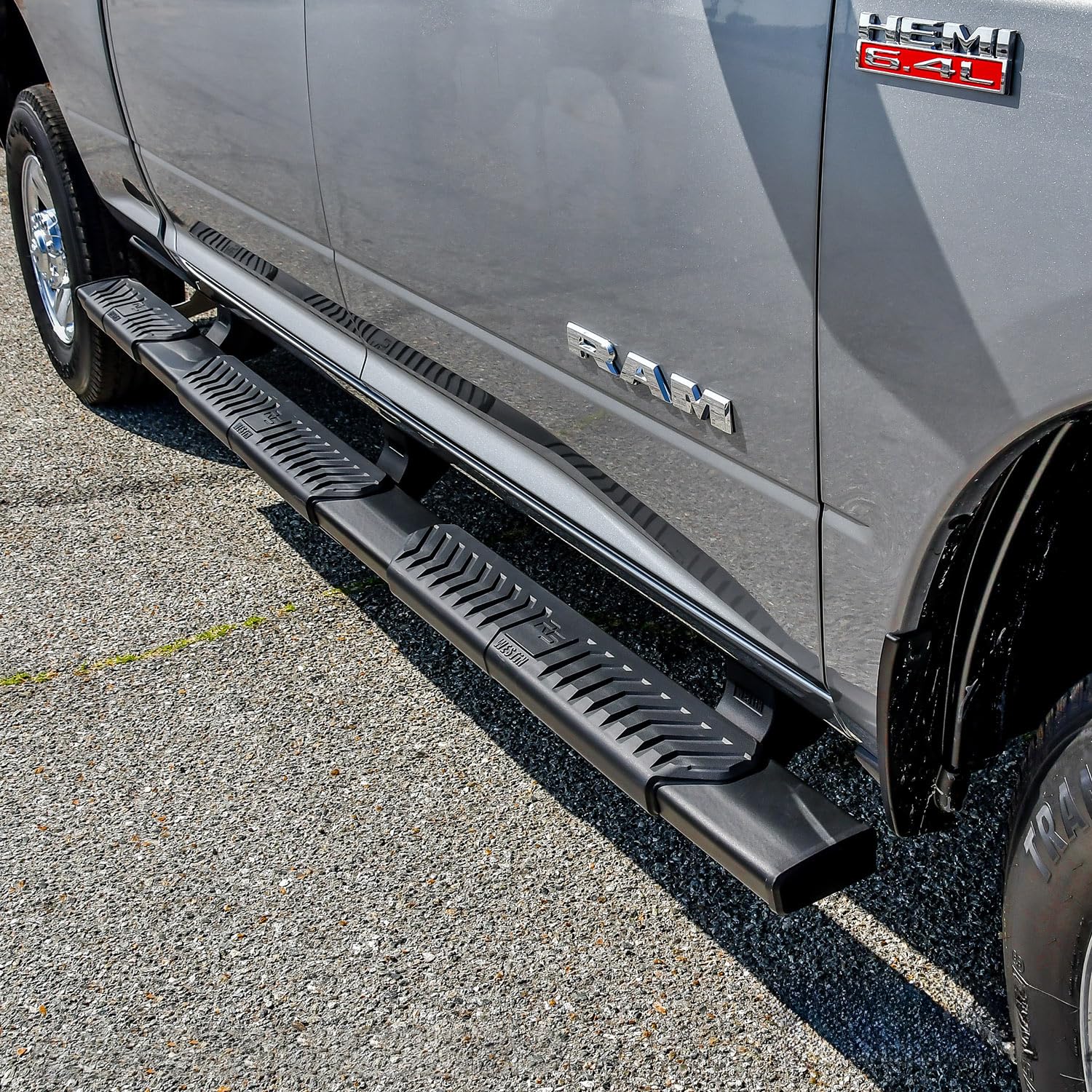Westin R5 28-534785 Wheel to Wheel Modular Nerf Bars fits 2019-2024 Ram 2500 3500 Crew Cab 6'5" Bed Textured Black Pair