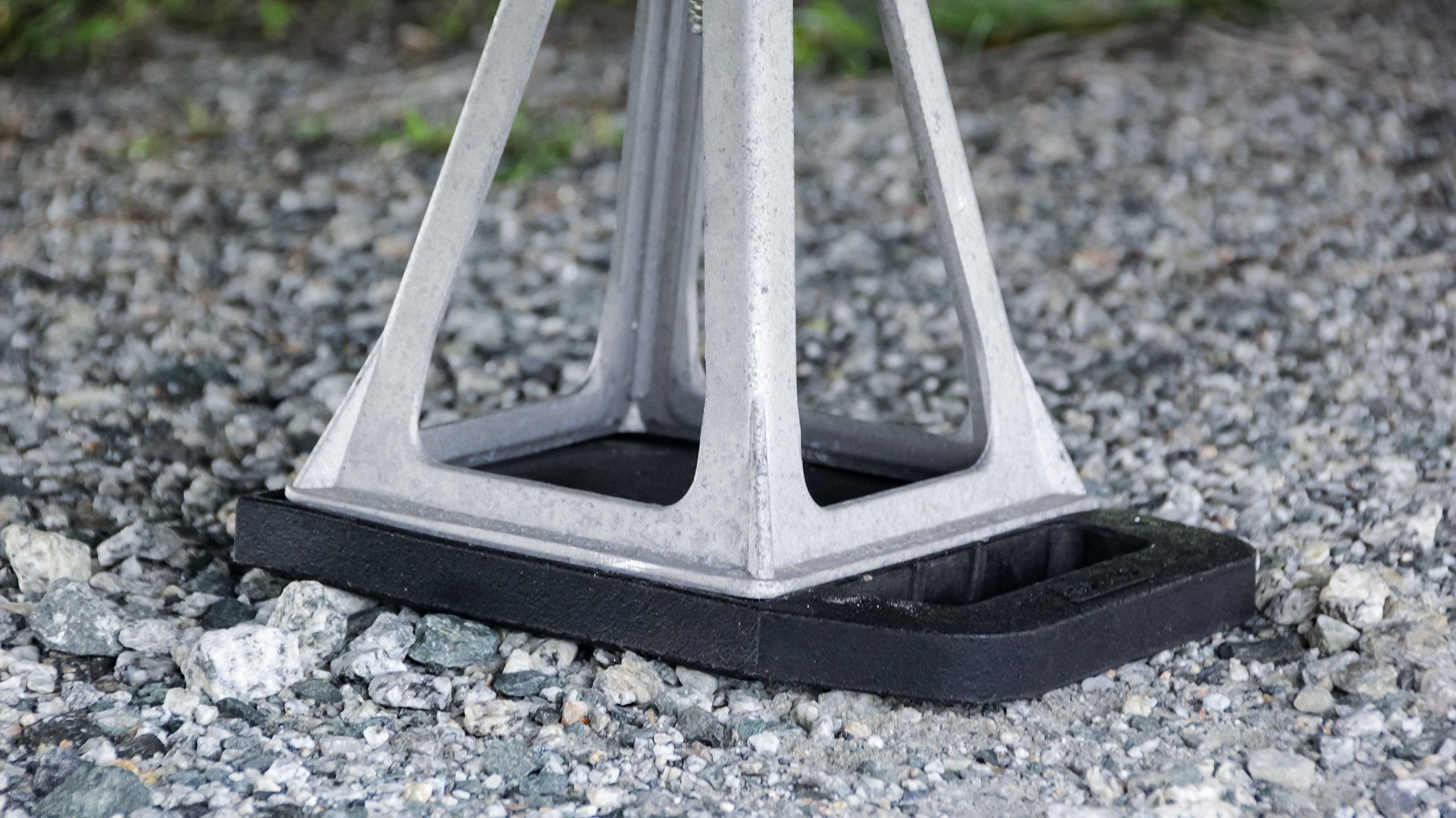 Camco Flex Stabilizer Jack Pads - Helps Prevent Jacks and Stabilizer from Sinking into The Ground -Can Be Used on Uneven Surfaces- UV Resistant & Weatherproof - 4 Pack (44591)