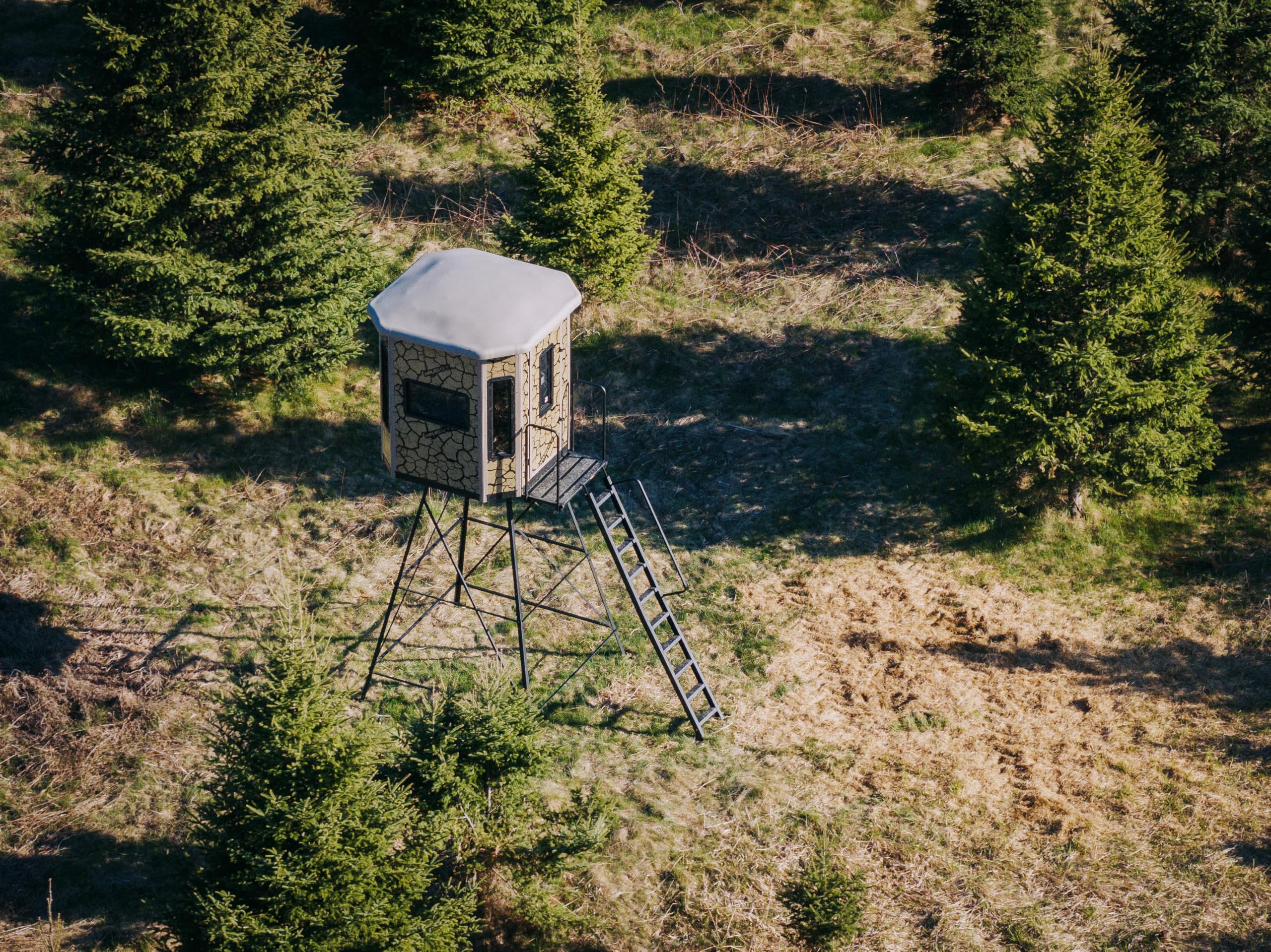 Penthouse Muddy Box Blind w/Tower Base, Steel Wall Construction, Cracked Mud Camo