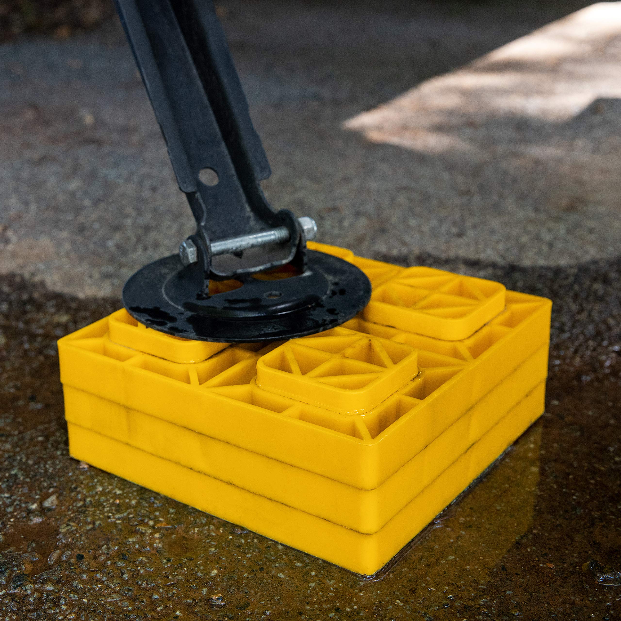 Camco Leveling Blocks Camper/RV - Features Stackable Interlocking Design & Includes Zippered Bag for RV Storage - Compatible w/Single Wheels, Dual Wheels, Tandem Axles & More - 4-Pack (44501)