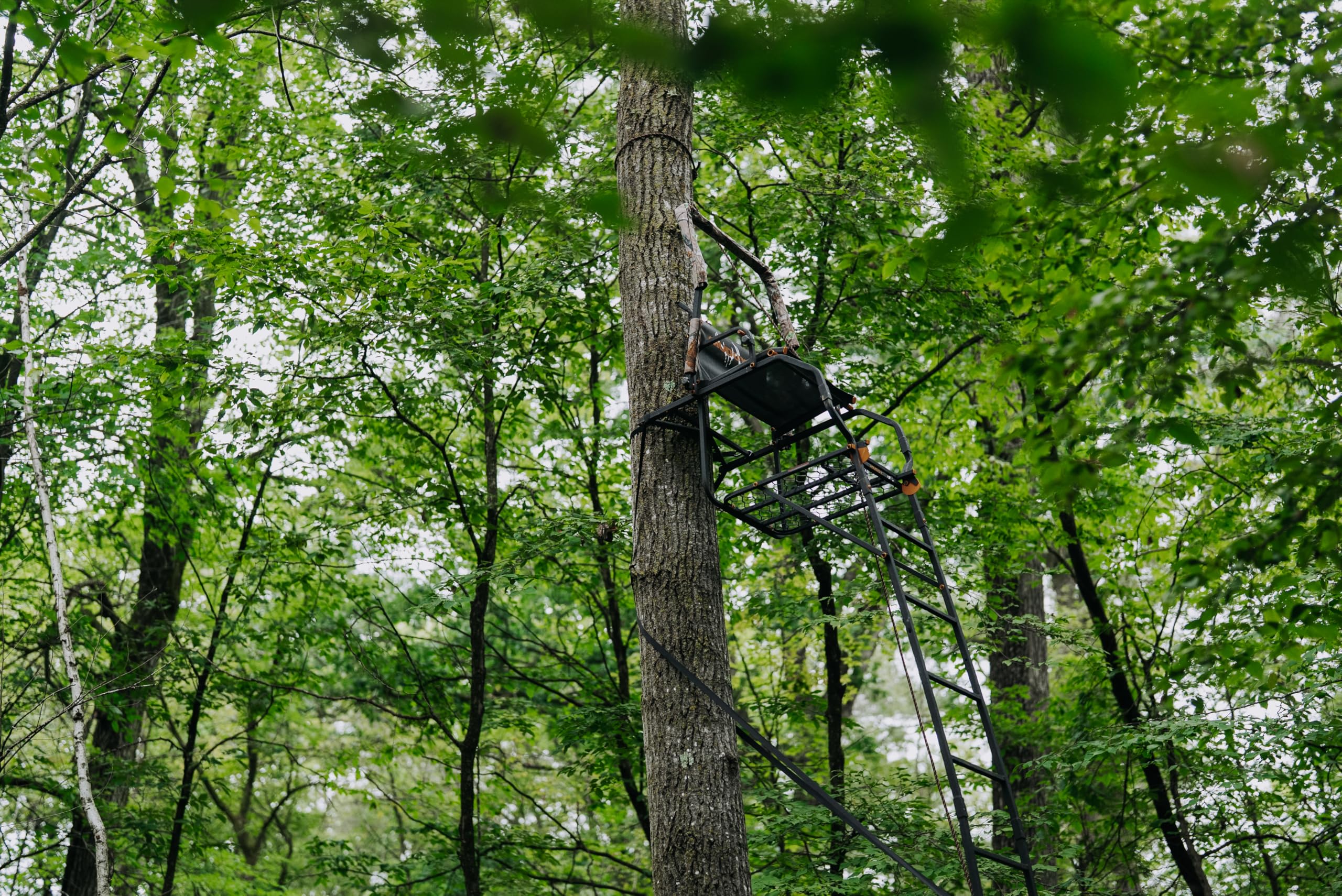 Odyssey XTL Muddy Ladder Stand - 20' Height Durable Steel Outdoor Hunting Silencer Technology Tree Stand with Padded Flip-Back Shooting Rest & Armrests, 350 Pound Maximum Capacity