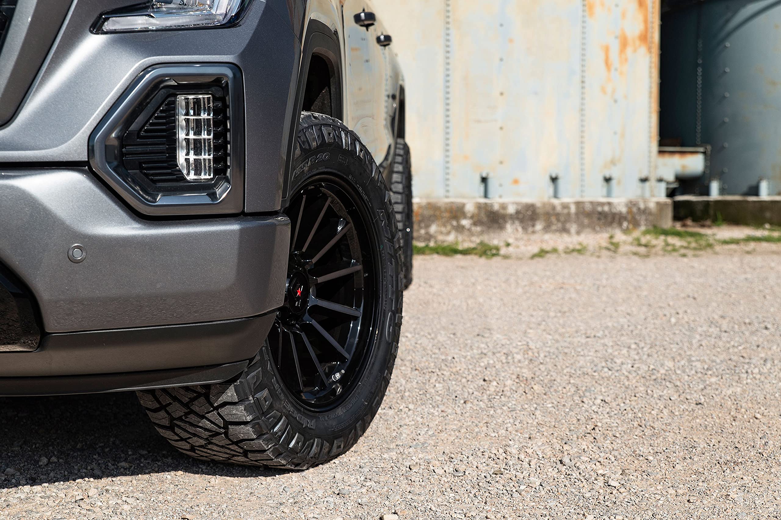 20x9 XD855 LUXE, Bolt Pattern: 5x5/, Offset: 18, GLOSS BLACK MACHINED WITH GRAY TINT, set of 1