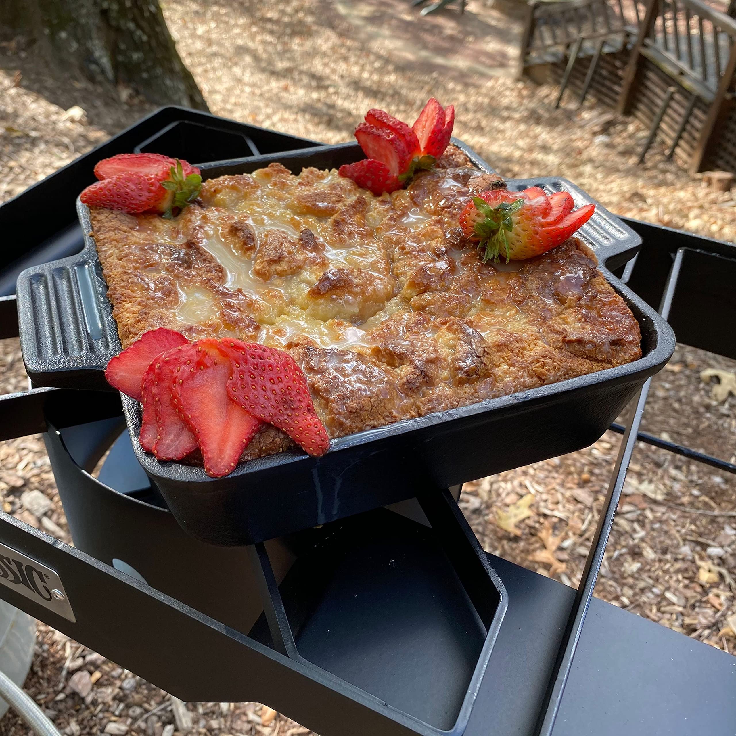 Bayou Classic 7472 Cast Iron Square 8-in Cake Pan Ideal For Baking Cornbread Biscuits Cobbler and Deep Dish Pizza