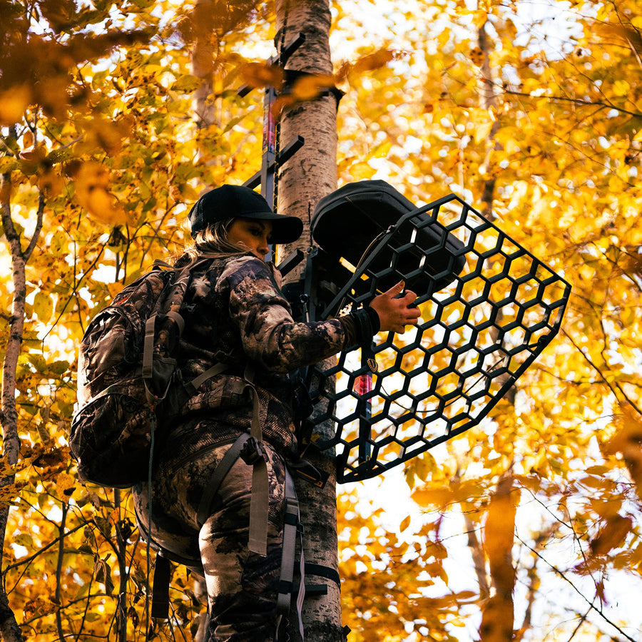 Big Foot™ Lite Foot™ Lever-Action Hang-On Treestand, Rivers Edge® Lightweight Cast Aluminum, Flip-Up Padded Seat, 21” x 28” Platform, Only 15 lbs., RE557