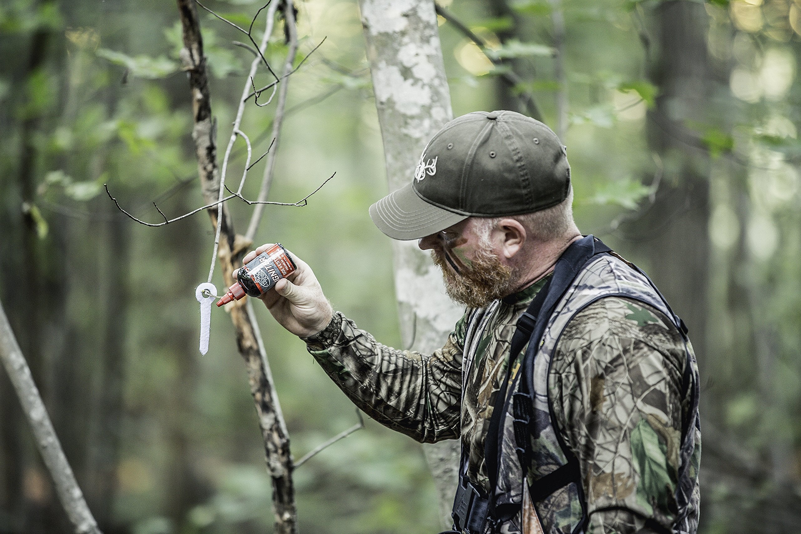 Buck Bomb Hunters Specialties Natural Doe 'N Estrus Liquid Scent w/Wicks Deer Buck Lure Hunting Primetime Scent Attractant for Hunting, 4 Oz (118 ml.)